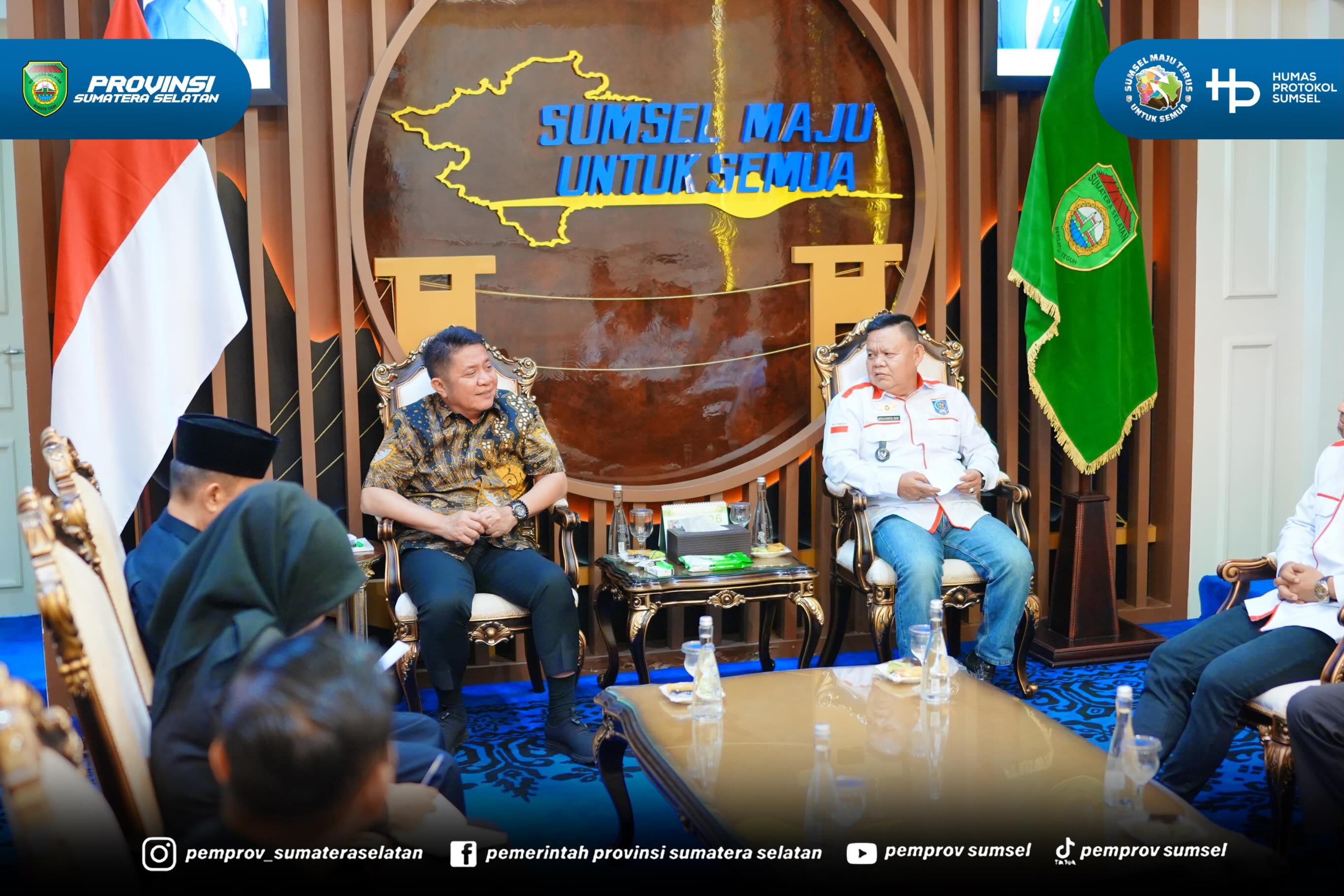 PALEMBANG – Gubernur Sumatera Selatan (Sumsel) Dr. H. Herman Deru menerima audiensi Asosiasi Pemerintahan Desa Seluruh Indonesia (APDESI) Merah Putih Sumsel di Ruang Tamu Gubernur Sumsel, Kamis (18/6/2026).