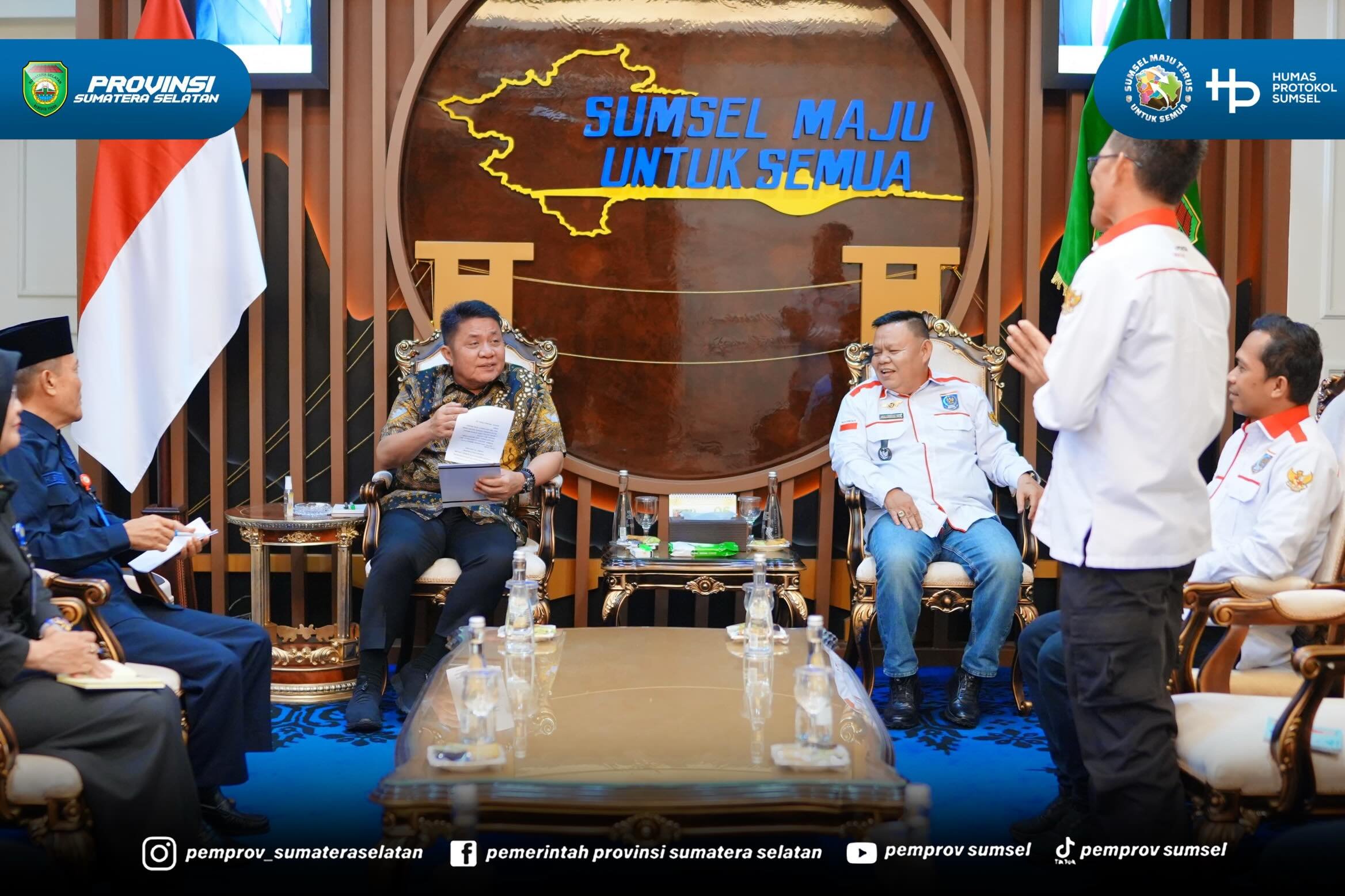PALEMBANG – Gubernur Sumatera Selatan (Sumsel) Dr. H. Herman Deru menerima audiensi Asosiasi Pemerintahan Desa Seluruh Indonesia (APDESI) Merah Putih Sumsel di Ruang Tamu Gubernur Sumsel, Kamis (18/6/2026).