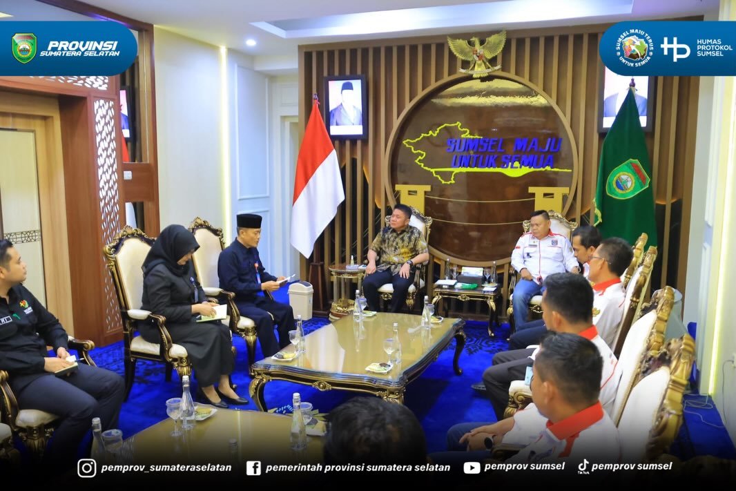 PALEMBANG – Gubernur Sumatera Selatan (Sumsel) Dr. H. Herman Deru menerima audiensi Asosiasi Pemerintahan Desa Seluruh Indonesia (APDESI) Merah Putih Sumsel di Ruang Tamu Gubernur Sumsel, Kamis (18/6/2026).