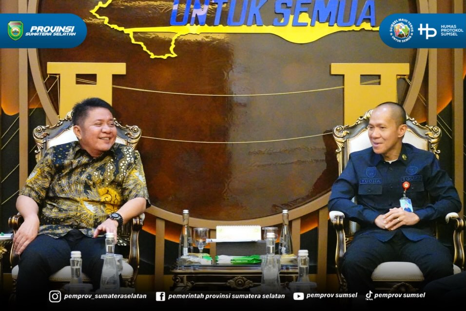 PALEMBANG – Gubernur Sumatera Selatan (Sumsel) H. Herman Deru menerima audiensi Ikatan Alumni Institut Teknologi Bandung (IA-ITB) Provinsi Sumsel dalam rangka silaturahmi di Ruang Tamu Gubernur Sumsel, Kamis (18/6/2026).