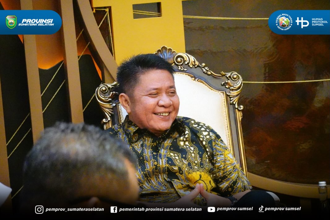 PALEMBANG – Gubernur Sumatera Selatan (Sumsel) H. Herman Deru menerima audiensi Ikatan Alumni Institut Teknologi Bandung (IA-ITB) Provinsi Sumsel dalam rangka silaturahmi di Ruang Tamu Gubernur Sumsel, Kamis (18/6/2026).