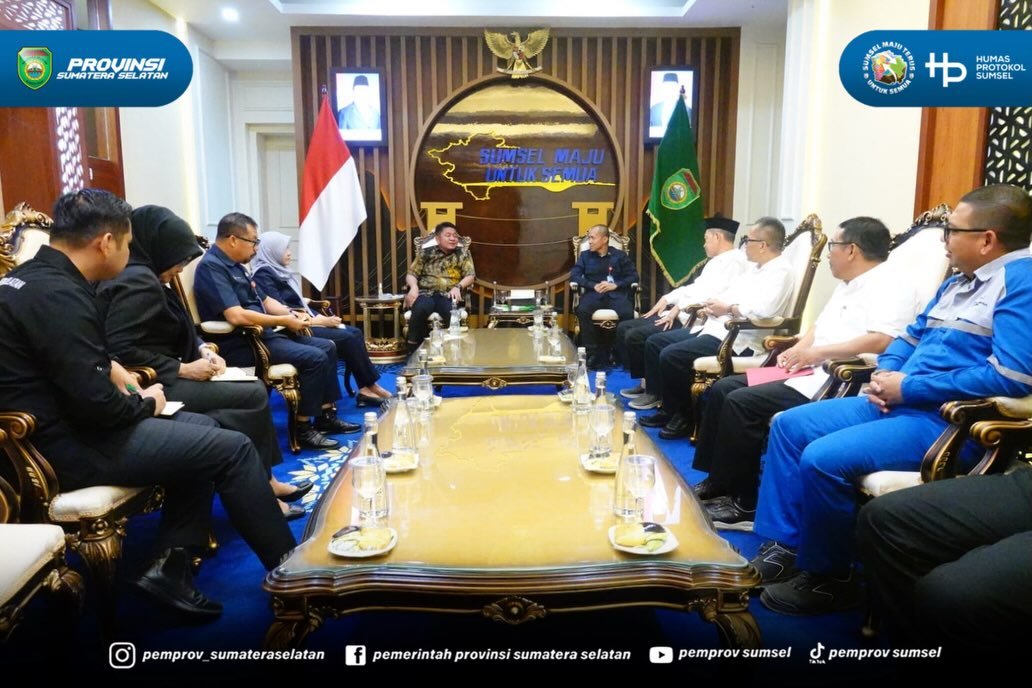 PALEMBANG – Gubernur Sumatera Selatan (Sumsel) H. Herman Deru menerima audiensi Ikatan Alumni Institut Teknologi Bandung (IA-ITB) Provinsi Sumsel dalam rangka silaturahmi di Ruang Tamu Gubernur Sumsel, Kamis (18/6/2026).