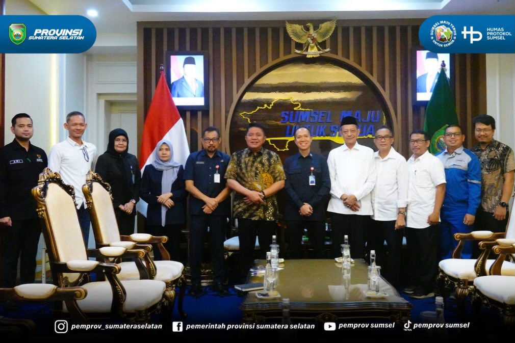 PALEMBANG – Gubernur Sumatera Selatan (Sumsel) H. Herman Deru menerima audiensi Ikatan Alumni Institut Teknologi Bandung (IA-ITB) Provinsi Sumsel dalam rangka silaturahmi di Ruang Tamu Gubernur Sumsel, Kamis (18/6/2026).