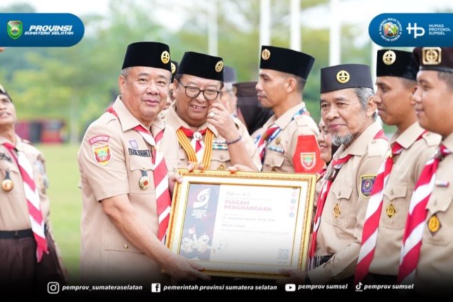 Palembang – Wakil Gubernur Sumatera Selatan (Sumsel) H. Cik Ujang secara resmi membuka Jambore Daerah (JAMDA) IX Gerakan Pramuka Sumsel Tahun 2026 yang diselenggarakan oleh Kwartir Daerah (Kwarda) Gerakan Pramuka Sumsel di Lapangan Utama Bumi Perk...