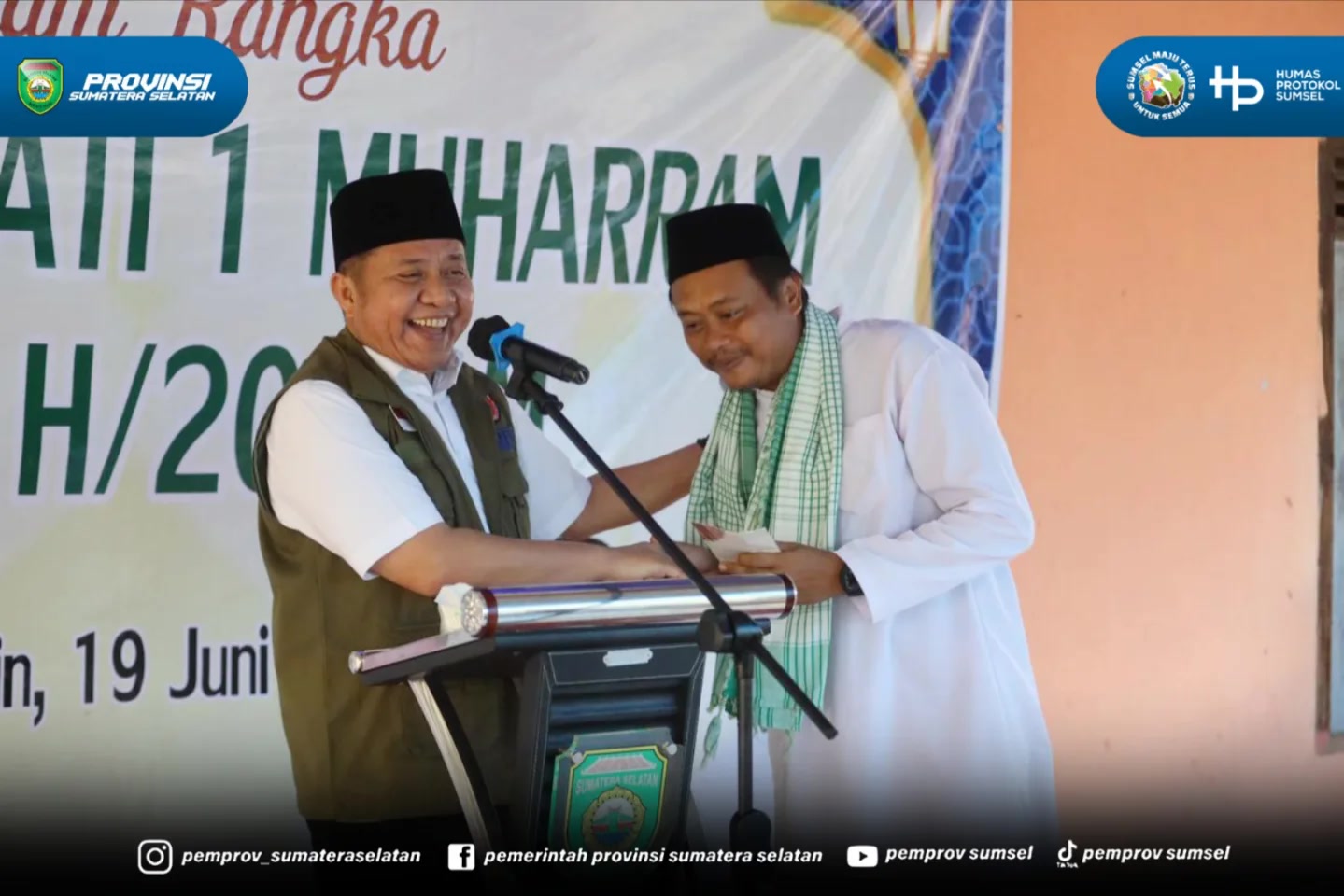 Banyuasin – Gubernur Sumatera Selatan (Sumsel) Dr. H. Herman Deru menghadiri Tabligh Akbar dalam rangka memperingati Tahun Baru Islam 1 Muharam 1448 Hijriah di Desa Tembusan Dalam, Kecamatan Sumber Marga Telang, Kabupaten Banyuasin, Jumat (19/6/20...