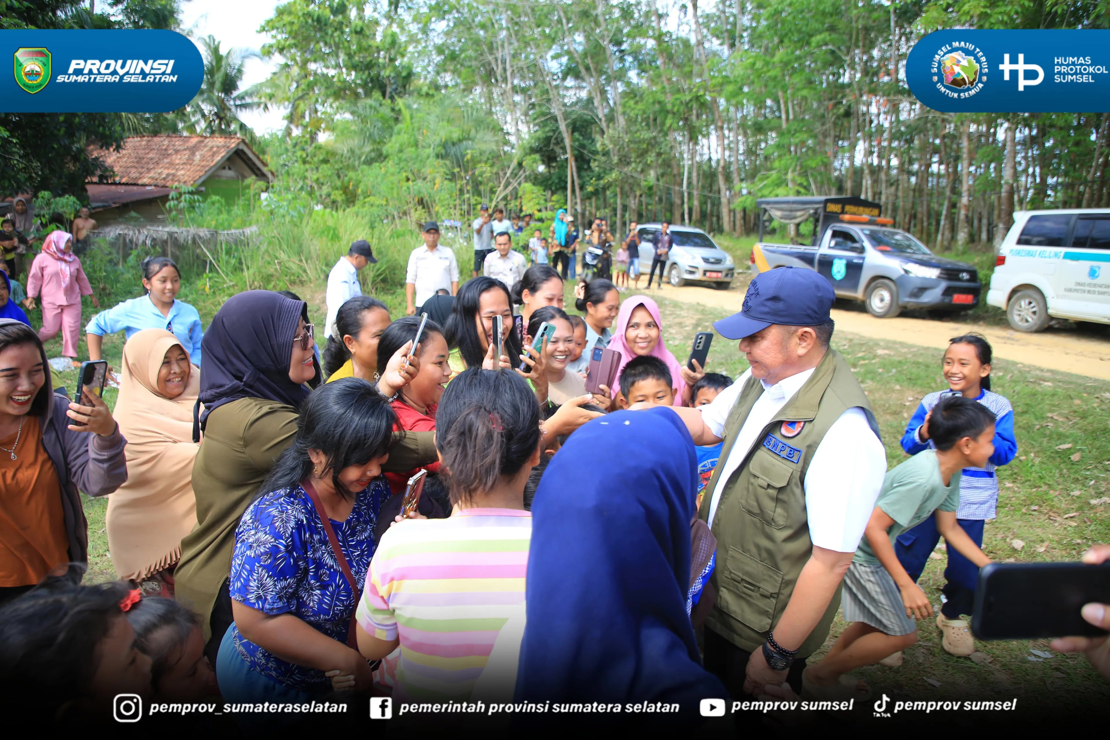 Muba - Gubernur Sumsel H Herman Deru melaksanakan Safari Sholat Jumat di Masjid Al-Ikhlas Desa Air Putih Kecamatan Plakat Tinggi Kabupaten Musi Banyuasin, Jumat (19/6/2026).
