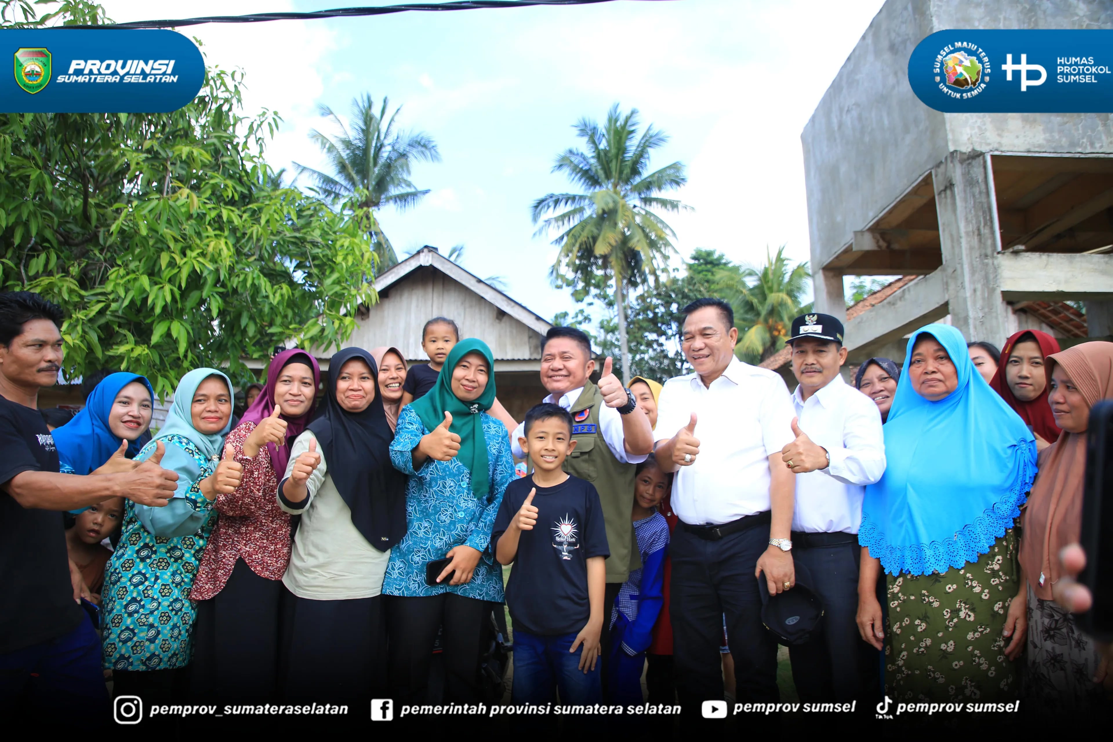 Muba - Gubernur Sumsel H Herman Deru melaksanakan Safari Sholat Jumat di Masjid Al-Ikhlas Desa Air Putih Kecamatan Plakat Tinggi Kabupaten Musi Banyuasin, Jumat (19/6/2026).