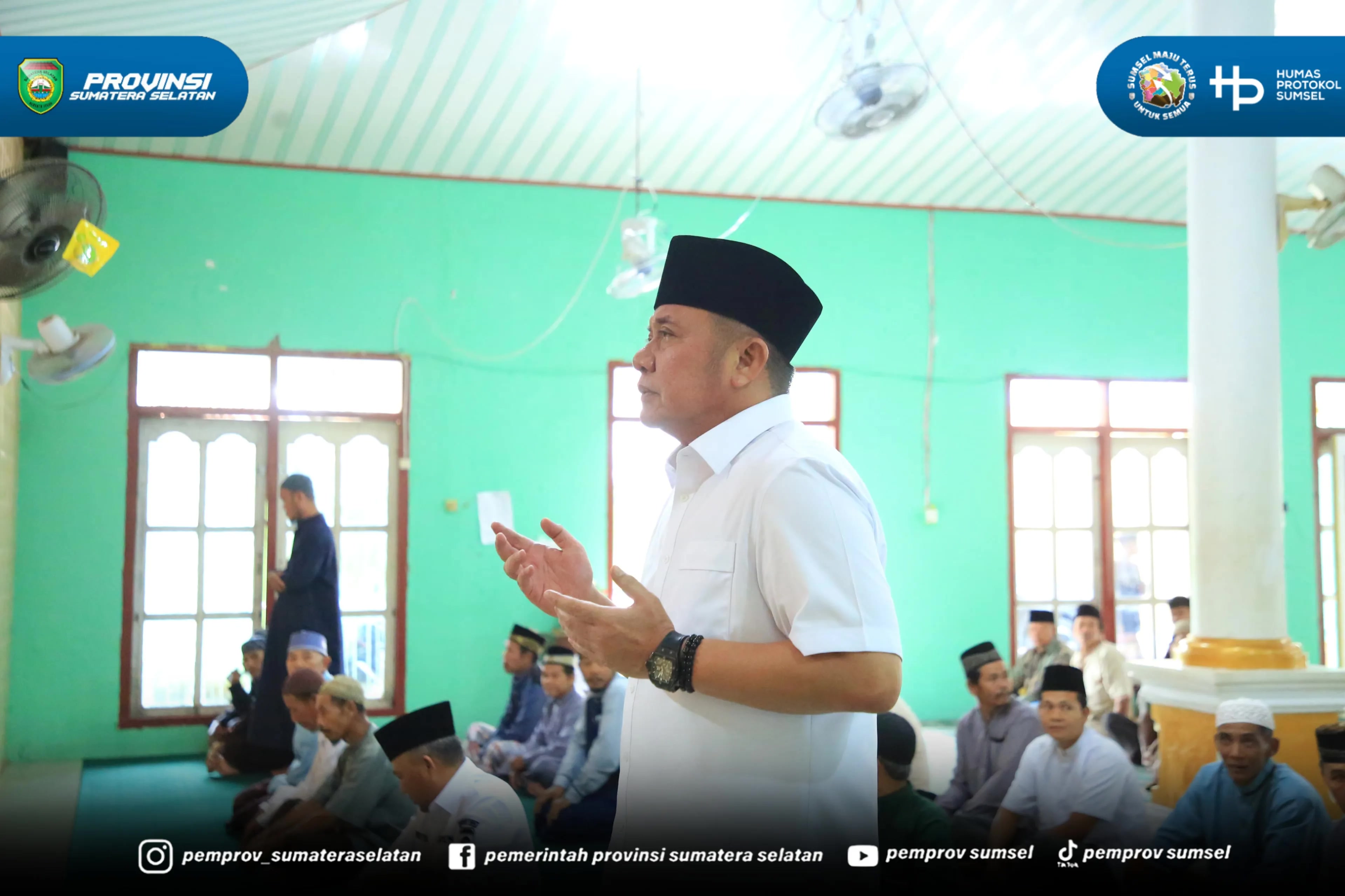 Muba - Gubernur Sumsel H Herman Deru melaksanakan Safari Sholat Jumat di Masjid Al-Ikhlas Desa Air Putih Kecamatan Plakat Tinggi Kabupaten Musi Banyuasin, Jumat (19/6/2026).