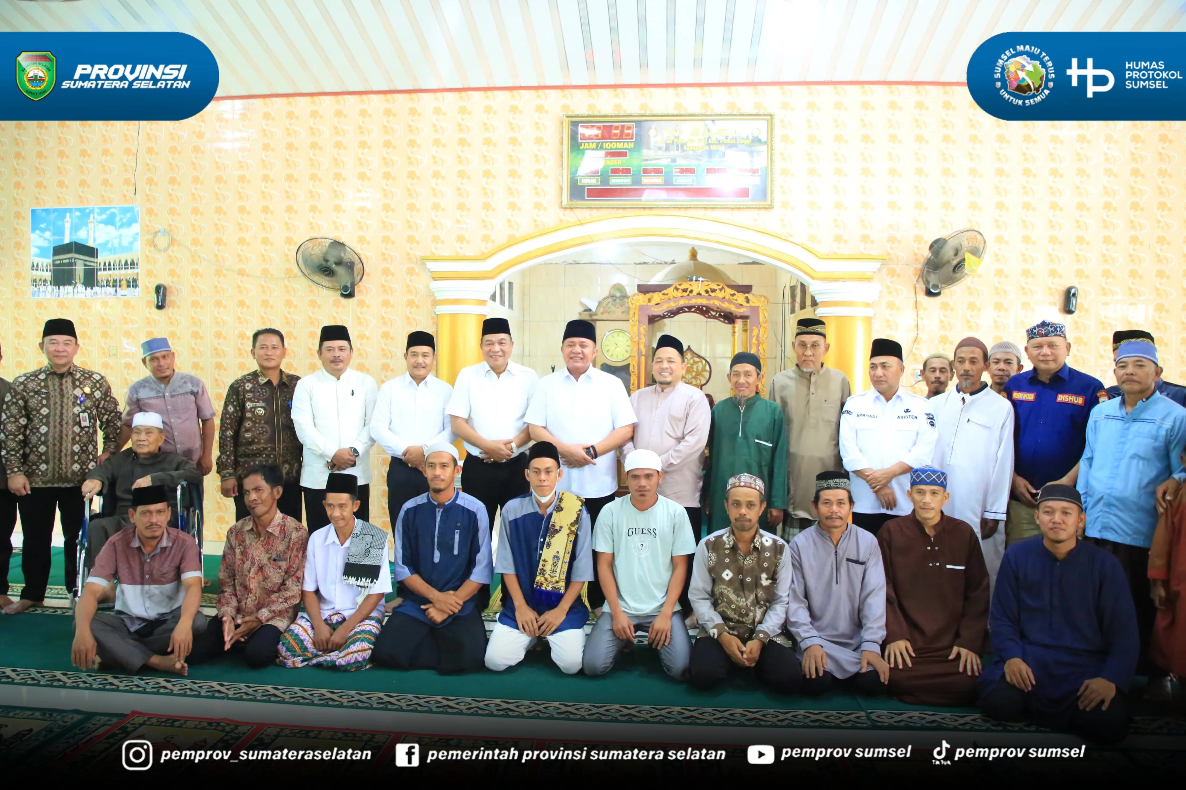 Muba - Gubernur Sumsel H Herman Deru melaksanakan Safari Sholat Jumat di Masjid Al-Ikhlas Desa Air Putih Kecamatan Plakat Tinggi Kabupaten Musi Banyuasin, Jumat (19/6/2026).