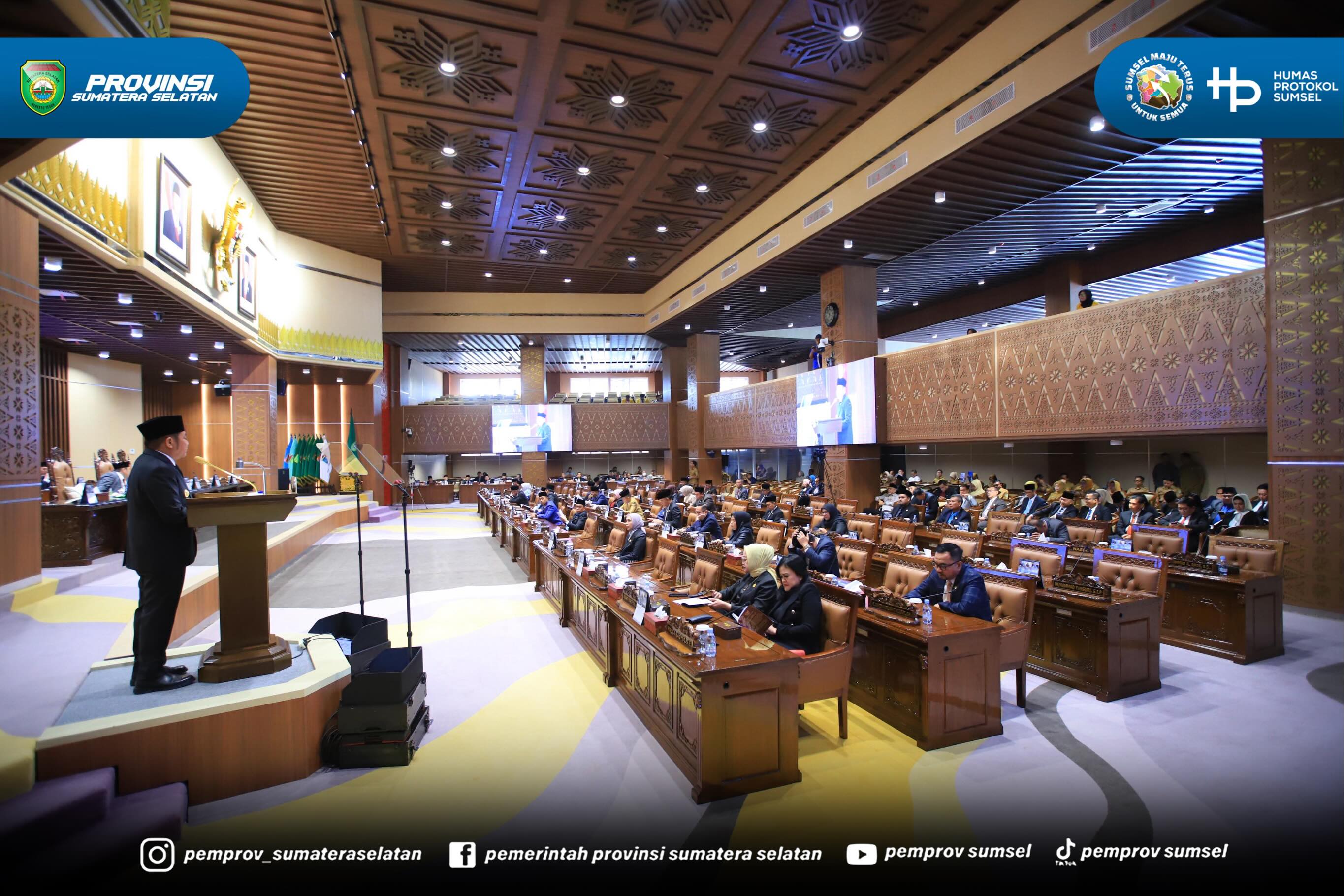 Palembang - Gubernur Sumsel Dr. H. Herman Deru menghadiri Rapat Paripurna XXXVII DPRD Provinsi Sumsel di Ruang Rapat Paripurna DPRD Provinsi Sumsel, Senin (22/6/2026) pagi. Gubernur HD hadir dengan agenda Penyampaian Penjelasan Gubernur Terhadap R...