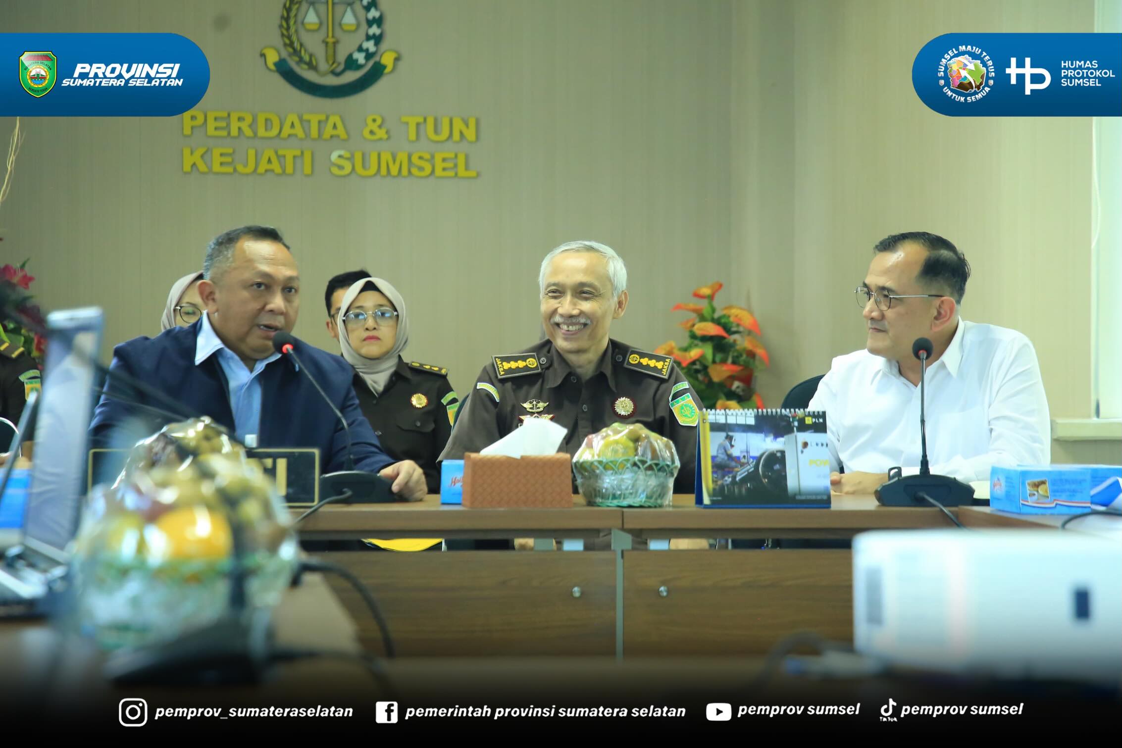 Sekretaris Daerah Pemerintah Provinsi Sumatera Selatan Dr. H. Edward Candra menghadiri Rapat Mediasi Terkait Klaim Pemilikan Lapangan Golf Kenteng di Kantor Kejati Sumsel, Senin (22/6/2026).