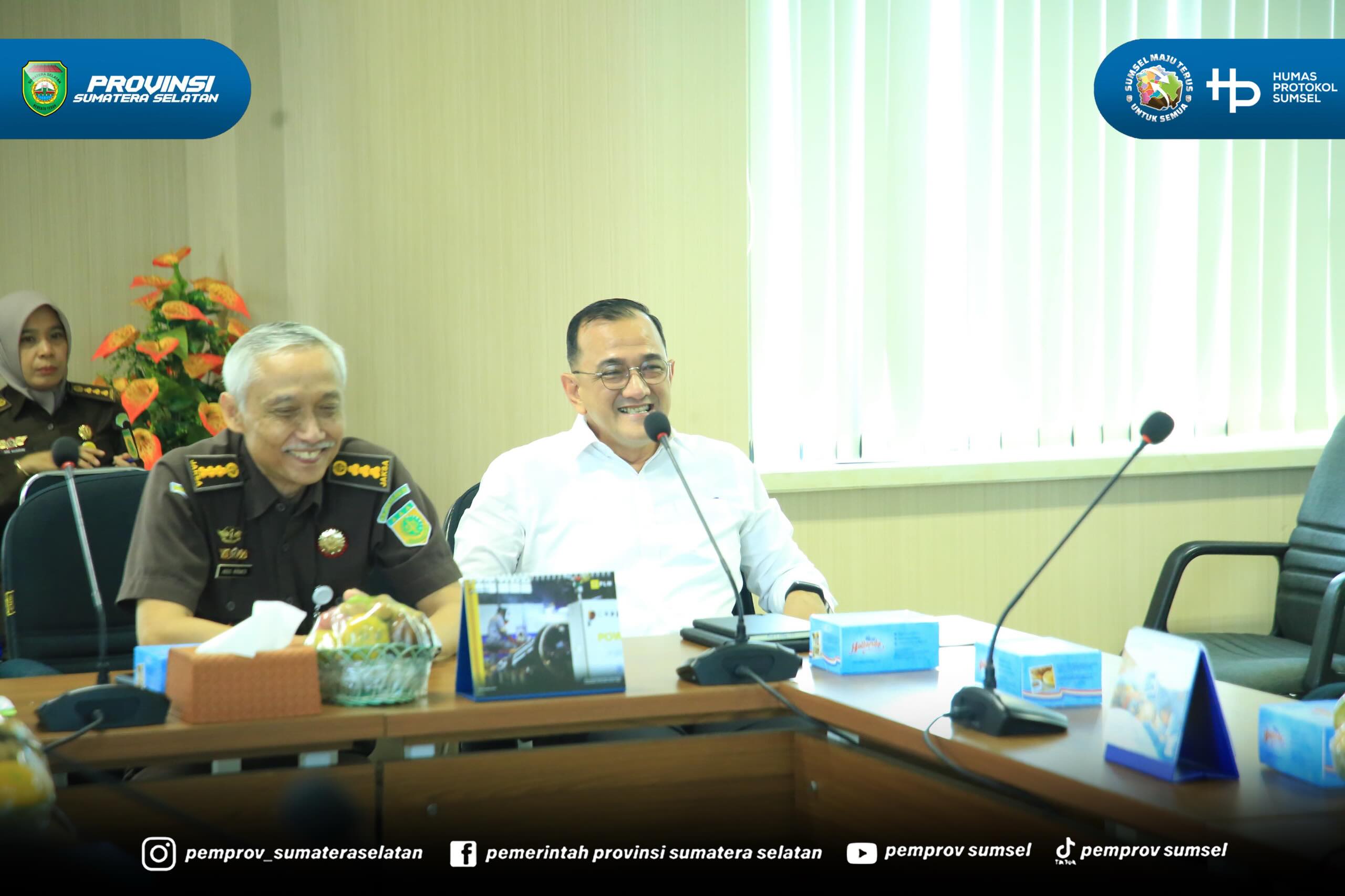 Sekretaris Daerah Pemerintah Provinsi Sumatera Selatan Dr. H. Edward Candra menghadiri Rapat Mediasi Terkait Klaim Pemilikan Lapangan Golf Kenteng di Kantor Kejati Sumsel, Senin (22/6/2026).