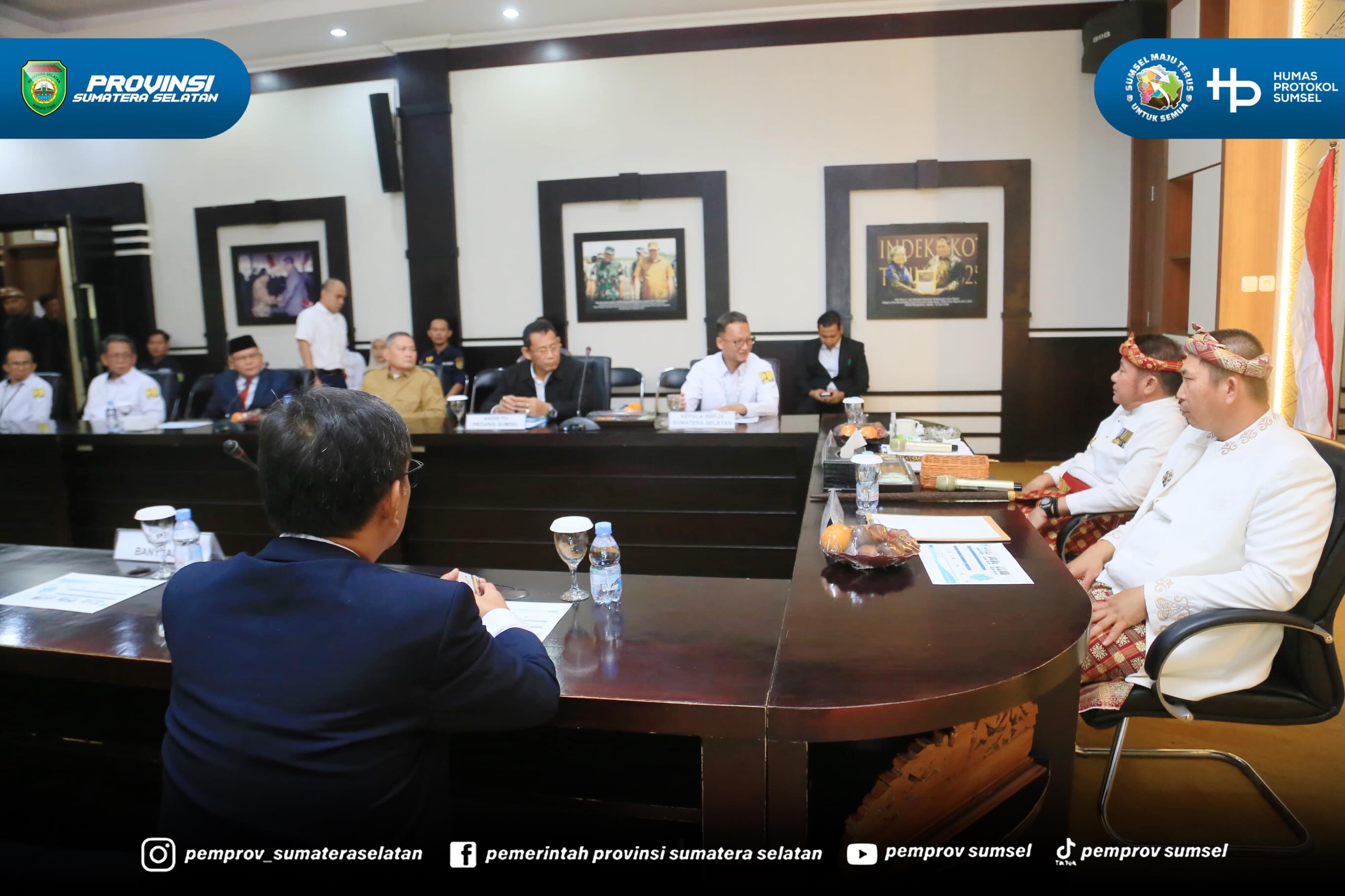 Pagaralam - Gubernur Sumsel Dr. H. Herman Deru menghadiri Video Conference di Ruang Rapat Walikota Pagaralam, Selasa (23/6/2026)