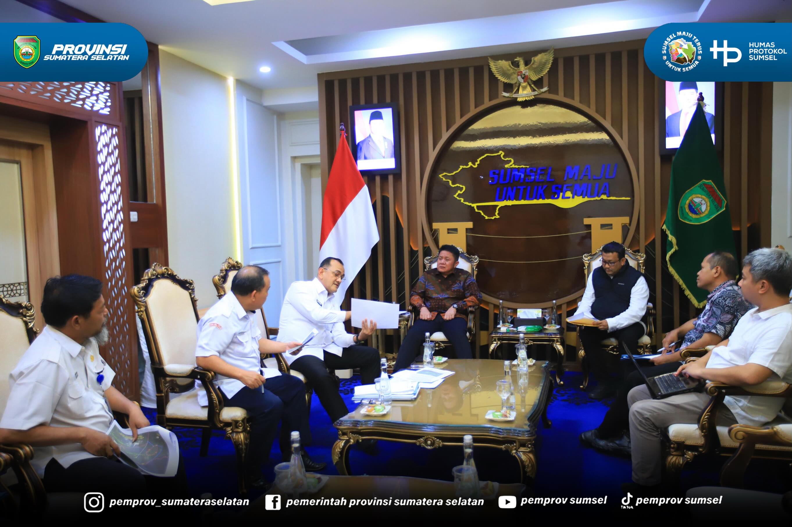 Gubernur Sumsel Dr. H. Herman Deru menerima kedatangan Direktur Toponomi dan Batas Daerah, Dirjen Adwil Kemendagri, Razieras Rahmadillah, S.STP. MA, di ruang tamu Gubernur, Rabu (24/6/2026) sore. Pertemuan singkat tersebut salah satunya membahas m...
