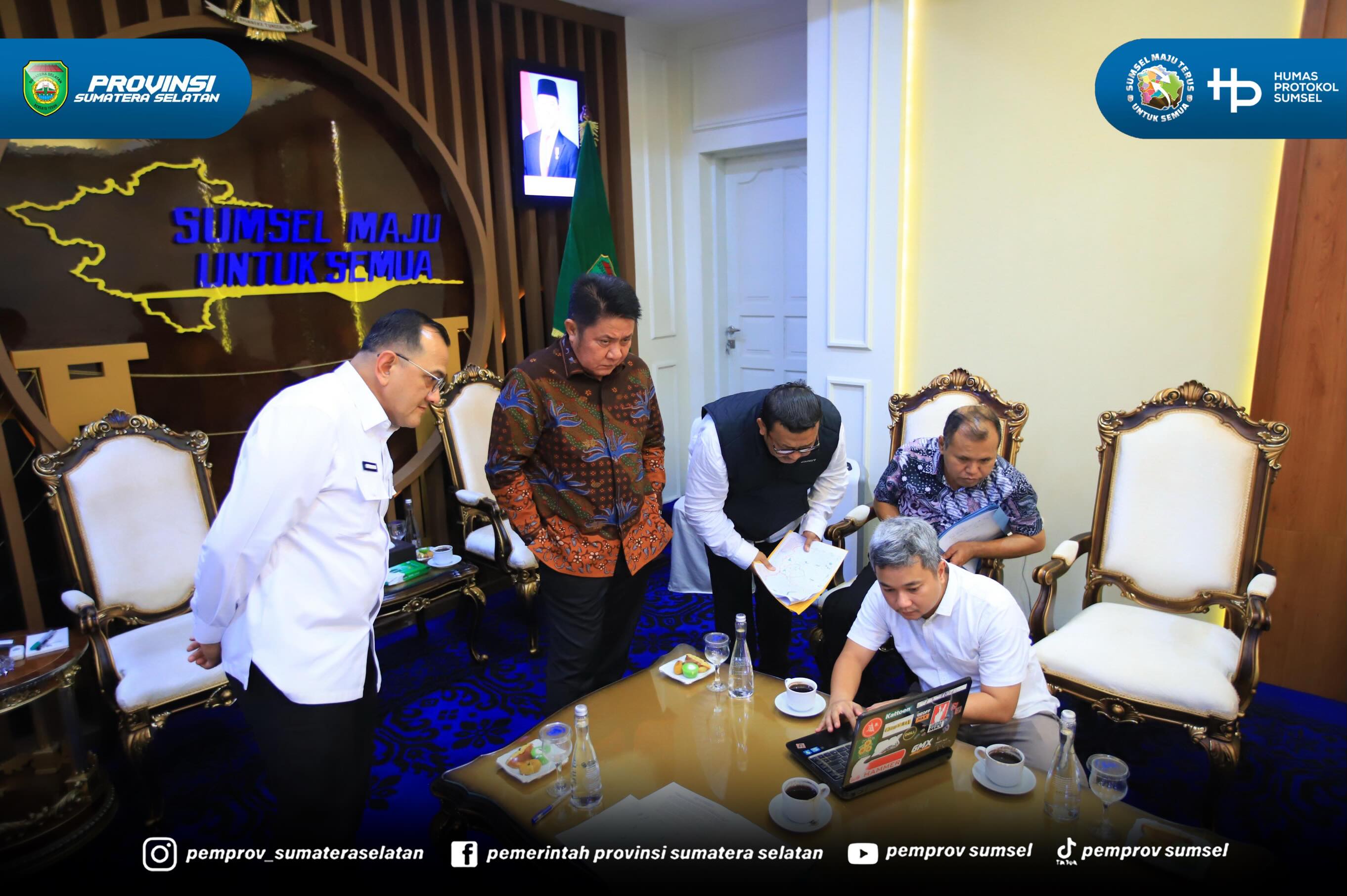 Gubernur Sumsel Dr. H. Herman Deru menerima kedatangan Direktur Toponomi dan Batas Daerah, Dirjen Adwil Kemendagri, Razieras Rahmadillah, S.STP. MA, di ruang tamu Gubernur, Rabu (24/6/2026) sore. Pertemuan singkat tersebut salah satunya membahas m...