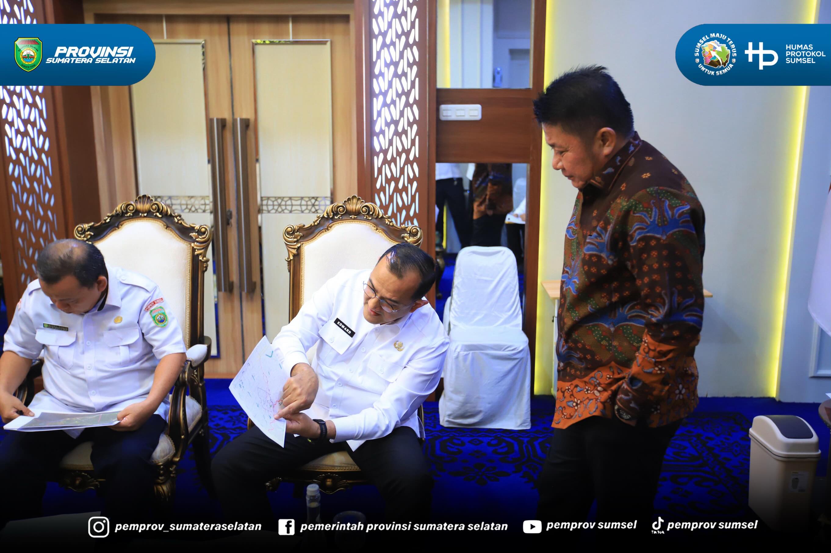 Gubernur Sumsel Dr. H. Herman Deru menerima kedatangan Direktur Toponomi dan Batas Daerah, Dirjen Adwil Kemendagri, Razieras Rahmadillah, S.STP. MA, di ruang tamu Gubernur, Rabu (24/6/2026) sore. Pertemuan singkat tersebut salah satunya membahas m...