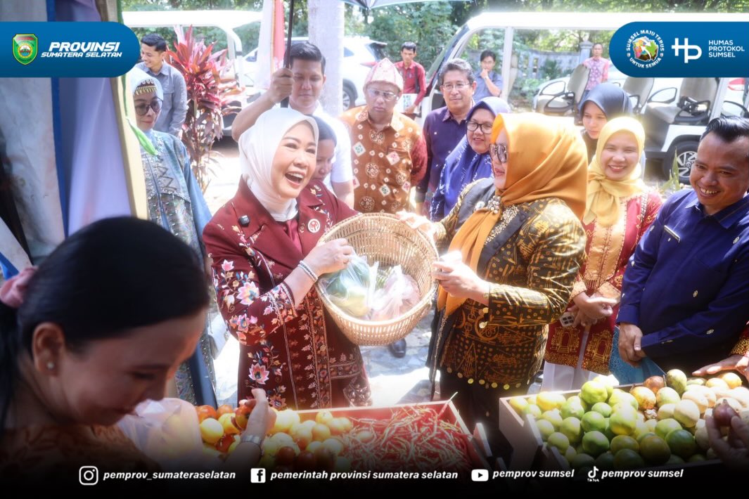 Palembang - Festival Seni Adat dan Tradisi 2026 serta Festival Anjungan Sumsel 2026 resmi digelar selama 2 hari, 24-25 Juni 2026, di Anjungan Rumah Adat Dekranasda Sumsel. Ajang ini diikuti 17 kabupaten/kota se-Sumsel sebagai upaya menjaga keaslia...