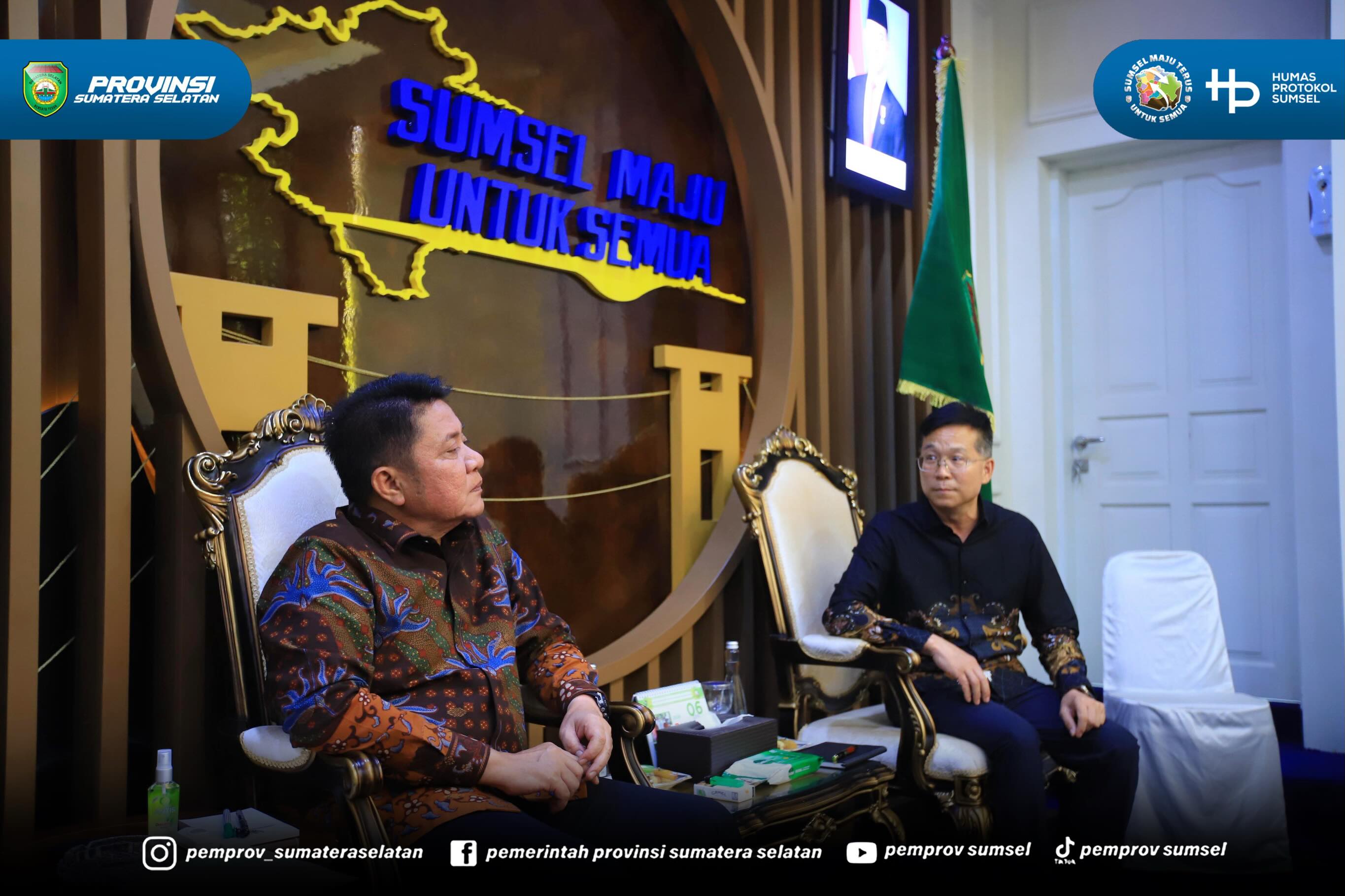 Palembang – Gubernur Sumatera Selatan (Sumsel) Dr. H. Herman Deru menyambut baik kunjungan sejumlah investor asal China dari Sichuan Yoachuan Electric Power Development Co., Ltd. di ruang tamu Gubernur Sumsel, Rabu (24/6/2026) siang. Herman Deru b...
