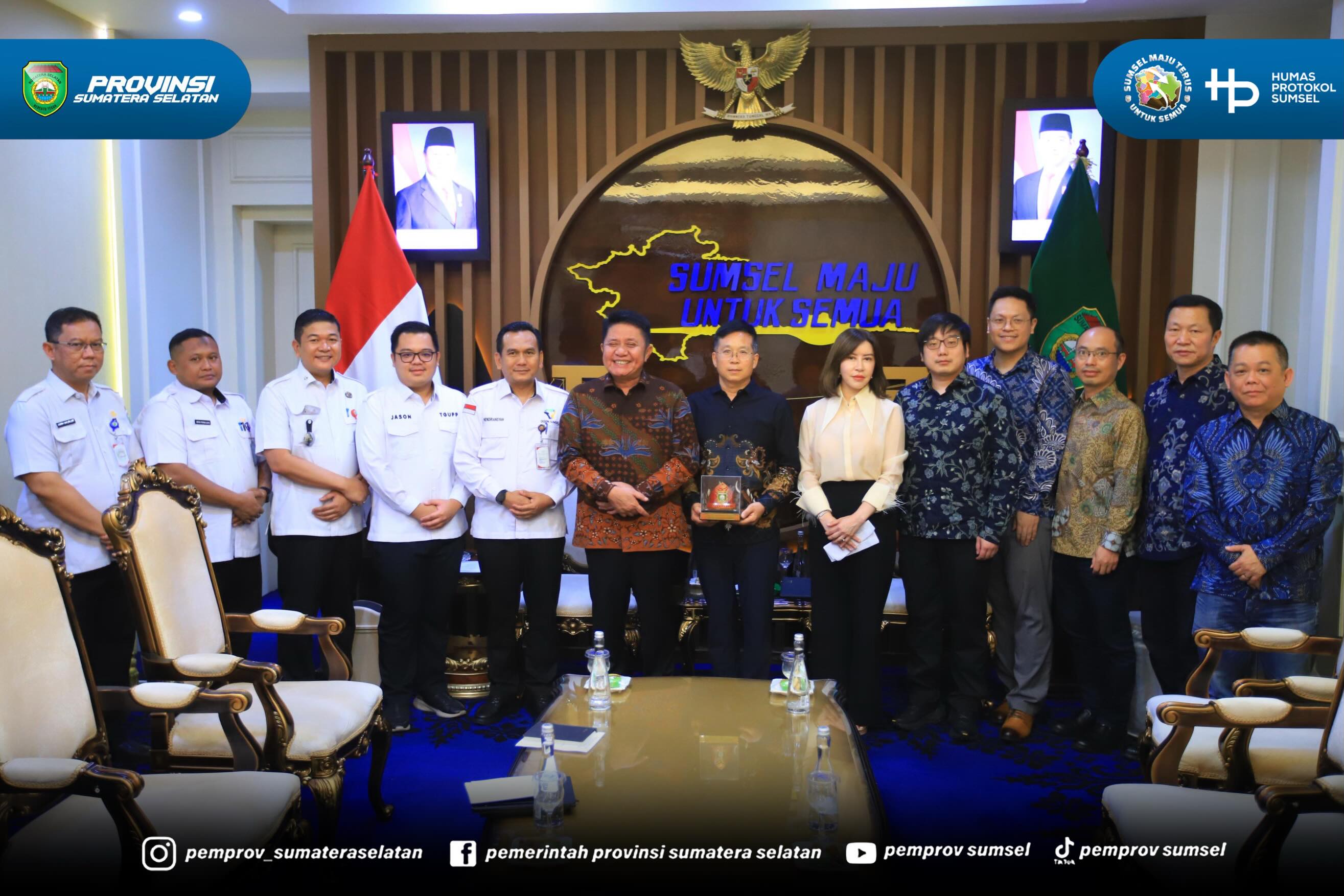 Palembang – Gubernur Sumatera Selatan (Sumsel) Dr. H. Herman Deru menyambut baik kunjungan sejumlah investor asal China dari Sichuan Yoachuan Electric Power Development Co., Ltd. di ruang tamu Gubernur Sumsel, Rabu (24/6/2026) siang. Herman Deru b...