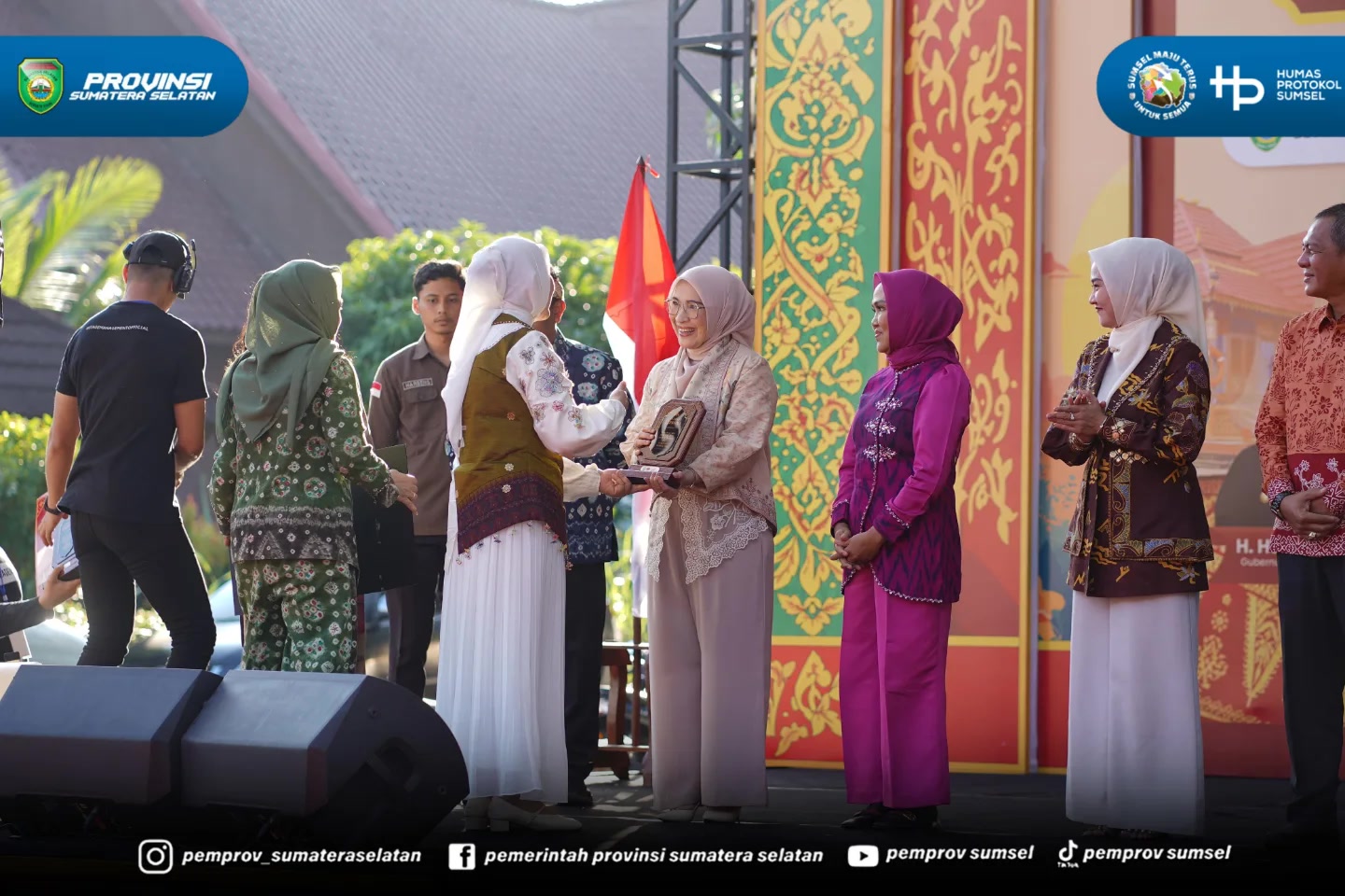 Ketua Dekranasda Sumsel Feby Deru menghadiri penutupan Festival Seni Adat dan Tradisi serta Festival Anjungan Sumsel 2026 di Dekranasda Jakabaring, Kamis (25/06/26).