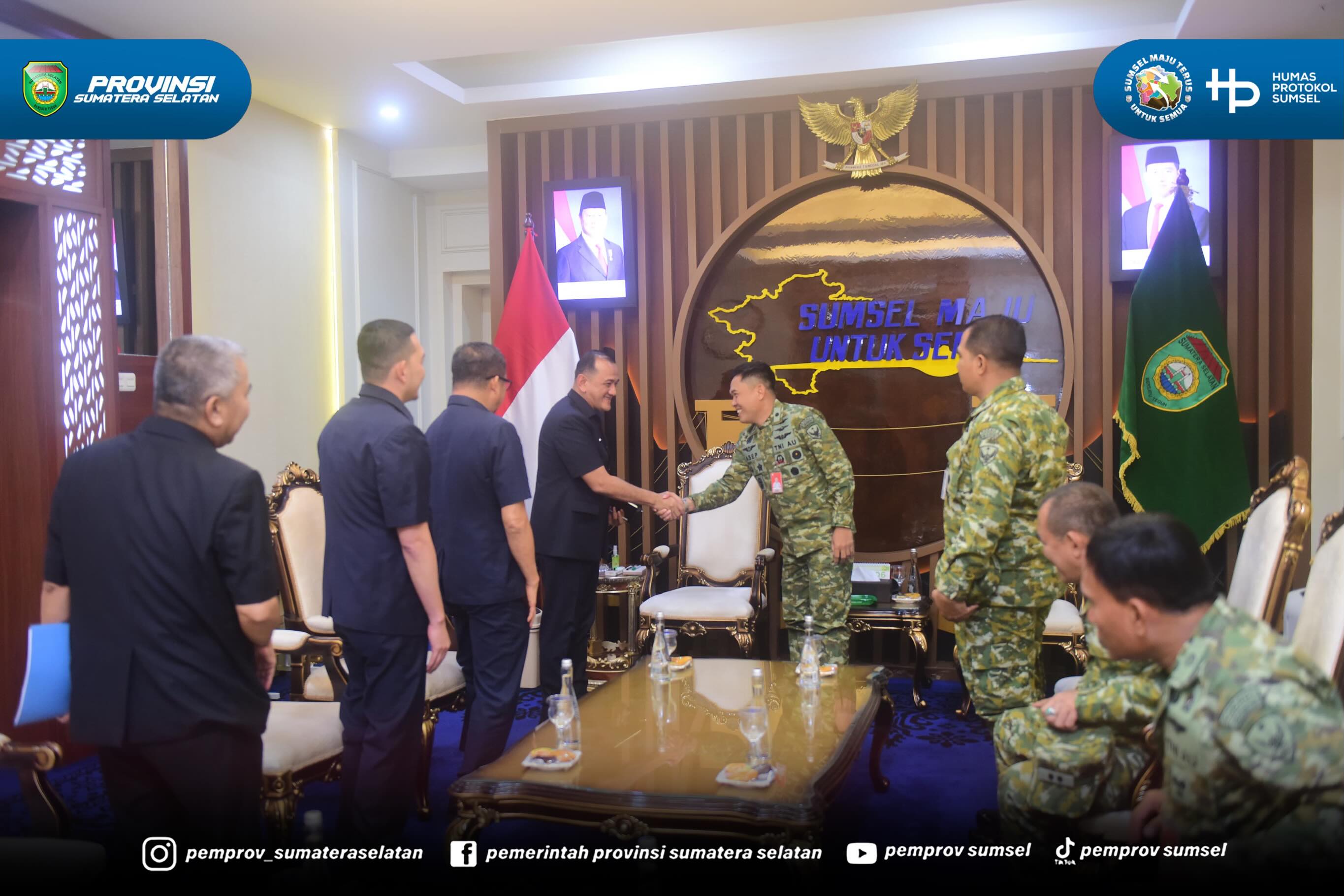 PALEMBANG – Gubernur Sumatera Selatan (Sumsel) Dr. H. Herman Deru menerima kunjungan silaturahmi sekaligus perkenalan Komandan Pangkalan TNI Angkatan Udara (Danlanud) Sri Mulyono Herlambang Palembang, Kolonel Penerbang (PnB) Asep Wahyu Wijaya, M.M...