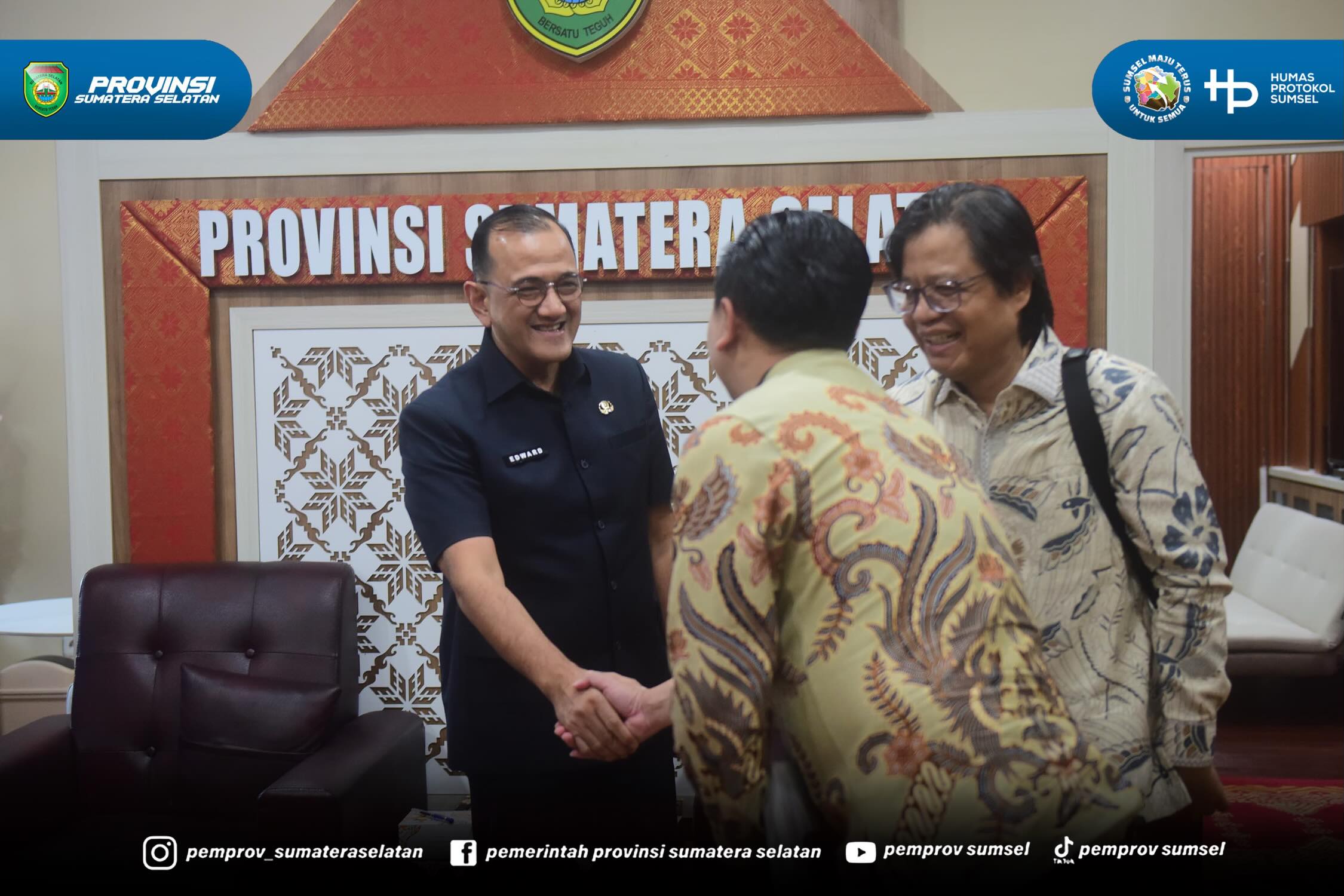 PALEMBANG – Sekretaris Daerah (Sekda) Provinsi Sumatera Selatan (Sumsel) Edward Candra menerima audiensi Tim Lembaga Perlindungan Saksi dan Korban (LPSK) Republik Indonesia dalam rangka menindaklanjuti permohonan Nota Kesepakatan tentang Penyeleng...