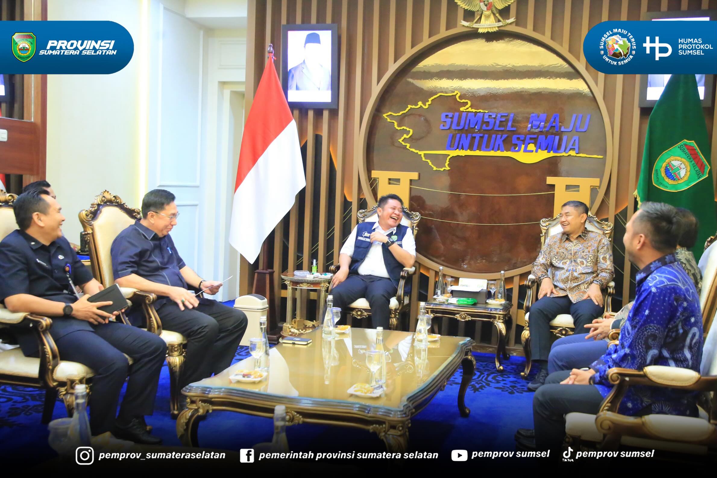 Palembang - Gubernur Sumatera Selatan (Sumsel) H. Herman Deru menerima audiensi jajaran Direksi PT Bukit Asam (PTBA) di Ruang Tamu Gubernur Sumsel, Kamis (25/6/2026). Pertemuan tersebut menjadi momentum memperkuat sinergi antara Pemerintah Provins...