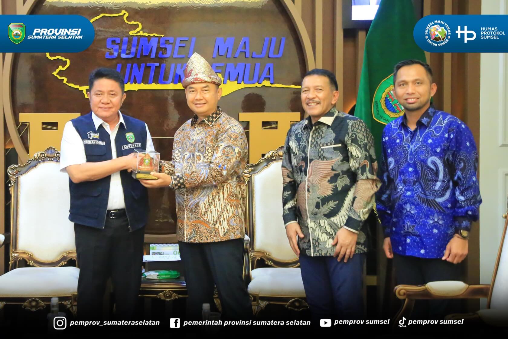 Palembang - Gubernur Sumatera Selatan (Sumsel) H. Herman Deru menerima audiensi jajaran Direksi PT Bukit Asam (PTBA) di Ruang Tamu Gubernur Sumsel, Kamis (25/6/2026). Pertemuan tersebut menjadi momentum memperkuat sinergi antara Pemerintah Provins...