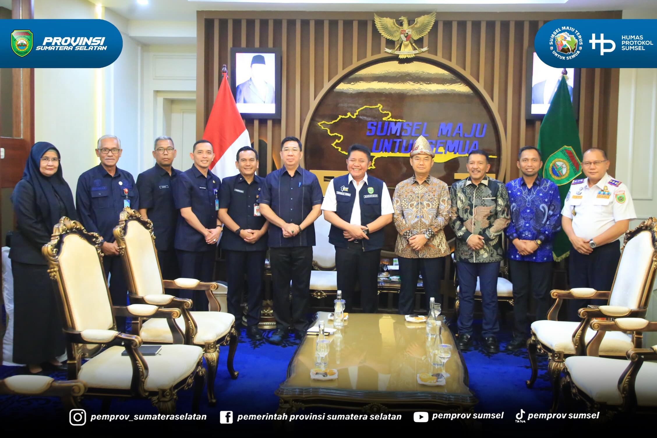 Palembang - Gubernur Sumatera Selatan (Sumsel) H. Herman Deru menerima audiensi jajaran Direksi PT Bukit Asam (PTBA) di Ruang Tamu Gubernur Sumsel, Kamis (25/6/2026). Pertemuan tersebut menjadi momentum memperkuat sinergi antara Pemerintah Provins...