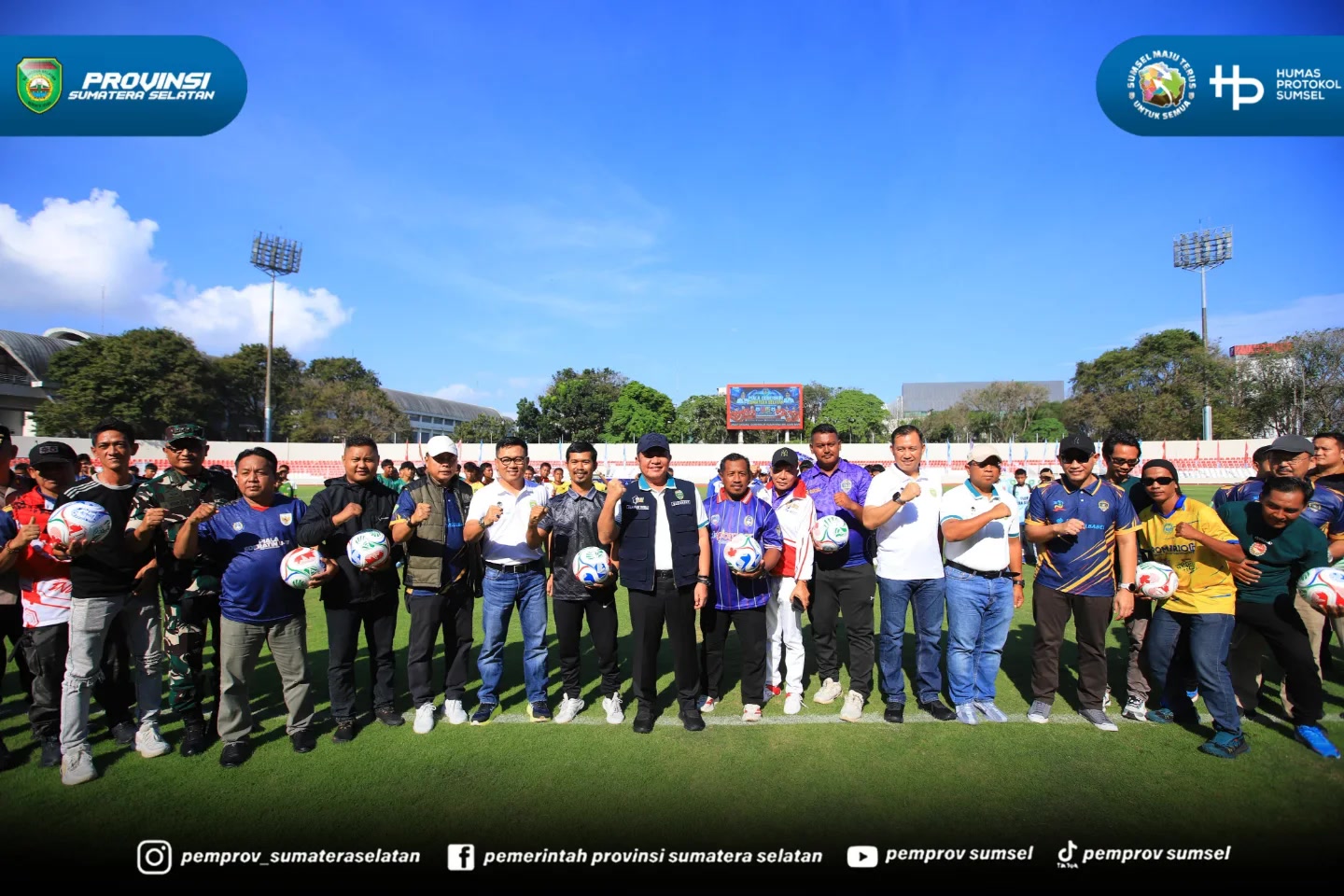 Palembang – Gubernur Sumatera Selatan (Sumsel) H. Herman Deru membuka secara resmi Turnamen Sepak Bola U-15 Piala Gubernur Sumsel Tahun 2026 di Stadion Bumi Sriwijaya Palembang, Kamis (25/6) sore. Turnamen ini diharapkan menjadi wadah pembinaan se...