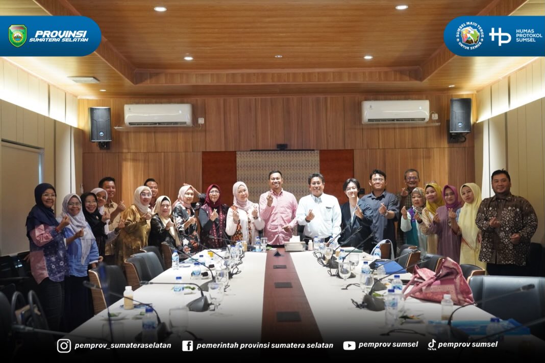 Ketua TP PKK Sumsel Feby Deru menerima audiensi Direktur PT Fudwest, Amrullah Tahad, di Taman Kenten, Jumat (26/06/26).