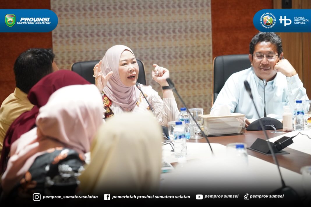 Ketua TP PKK Sumsel Feby Deru menerima audiensi Direktur PT Fudwest, Amrullah Tahad, di Taman Kenten, Jumat (26/06/26).