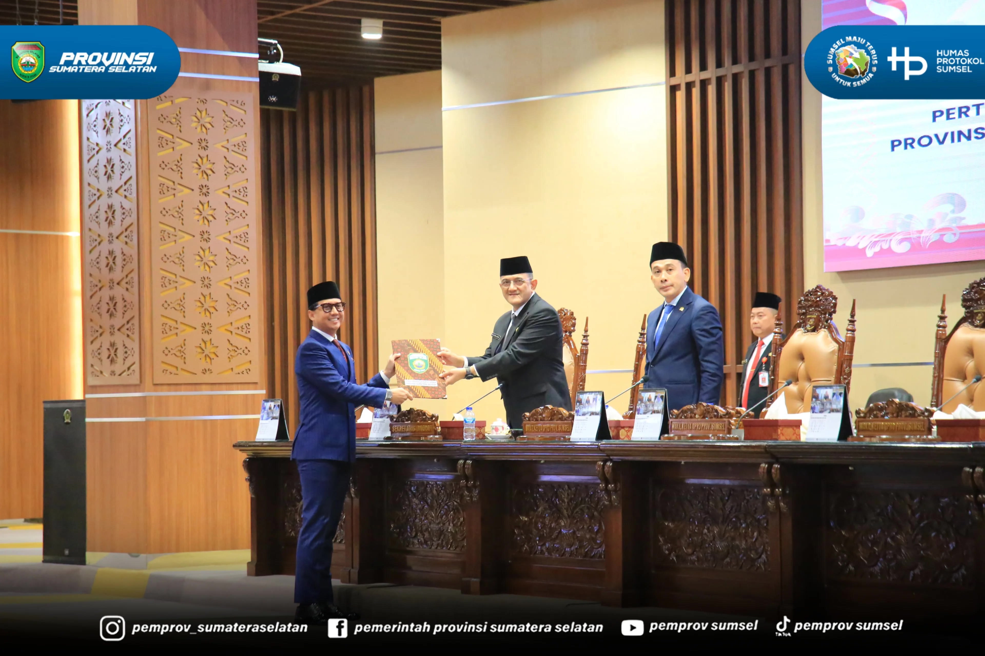 PALEMBANG --Sekretaris Daerah Provinsi Sumatera Selatan Dr. H. Edward Candra menghadiri Rapat Paripurna DPRD Sumsel, Jumat (26/6/2026).