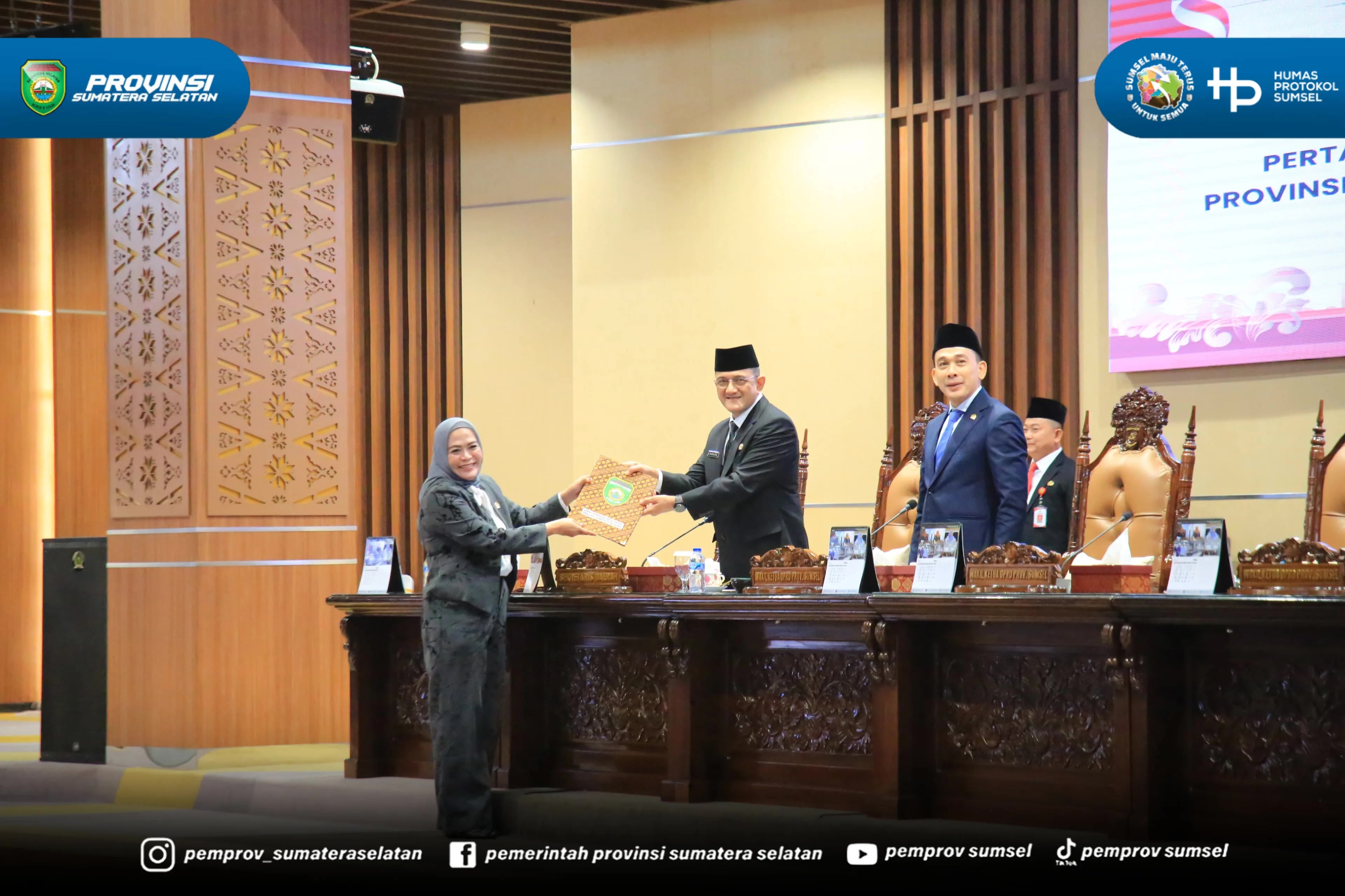 PALEMBANG --Sekretaris Daerah Provinsi Sumatera Selatan Dr. H. Edward Candra menghadiri Rapat Paripurna DPRD Sumsel, Jumat (26/6/2026).