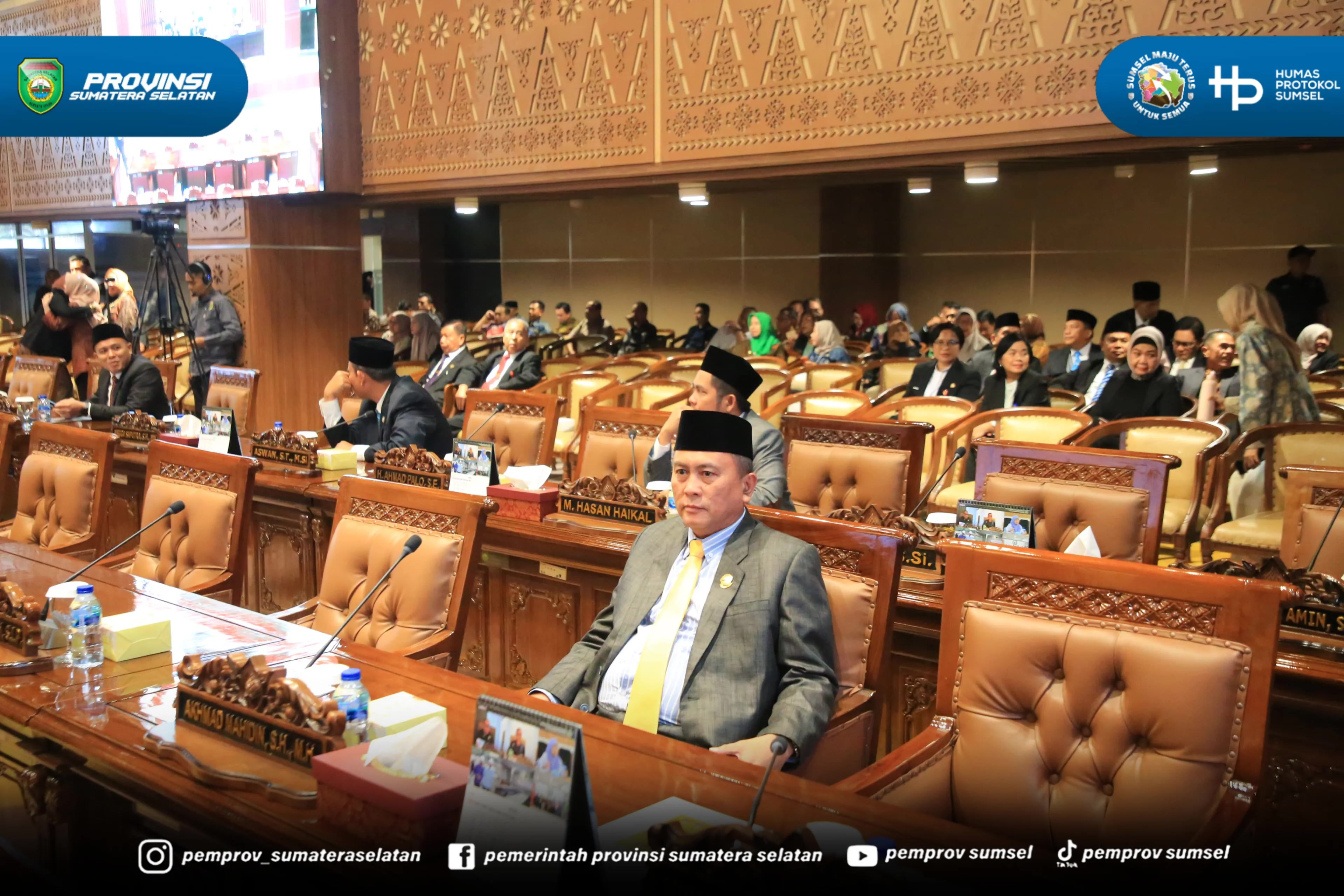 PALEMBANG --Sekretaris Daerah Provinsi Sumatera Selatan Dr. H. Edward Candra menghadiri Rapat Paripurna DPRD Sumsel, Jumat (26/6/2026).
