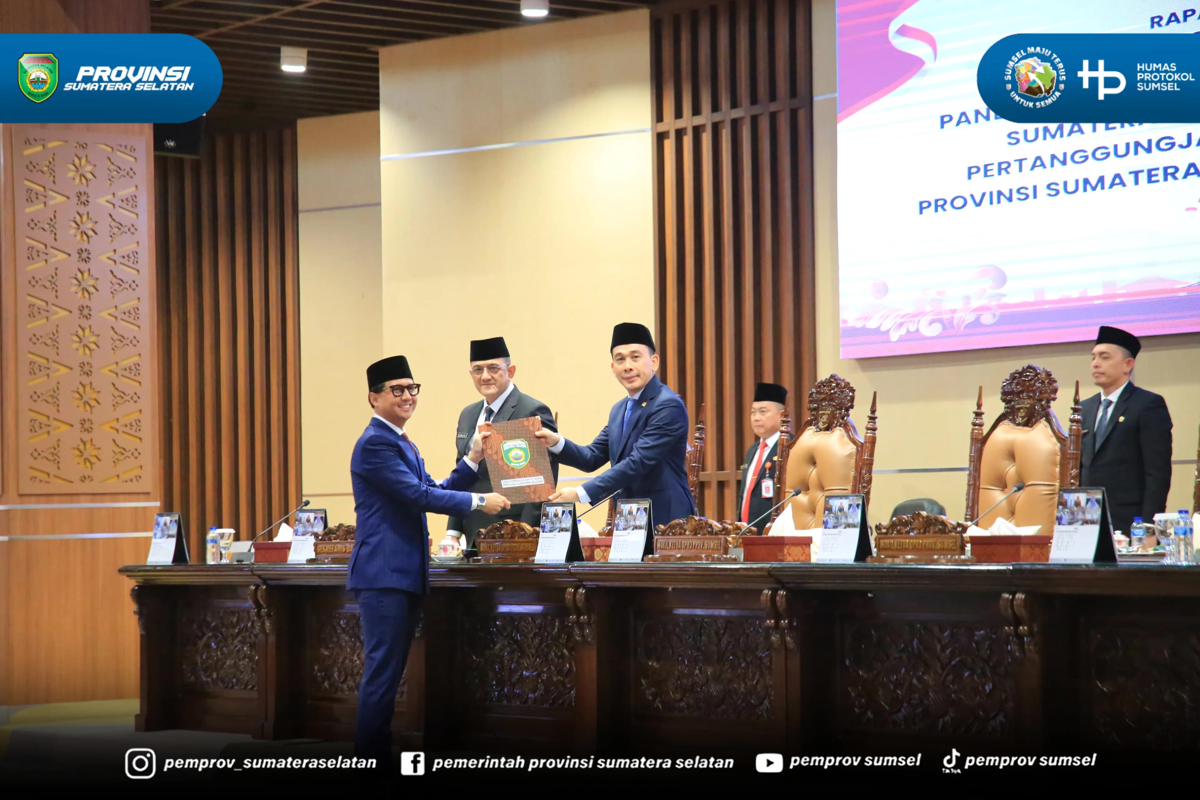 PALEMBANG --Sekretaris Daerah Provinsi Sumatera Selatan Dr. H. Edward Candra menghadiri Rapat Paripurna DPRD Sumsel, Jumat (26/6/2026).