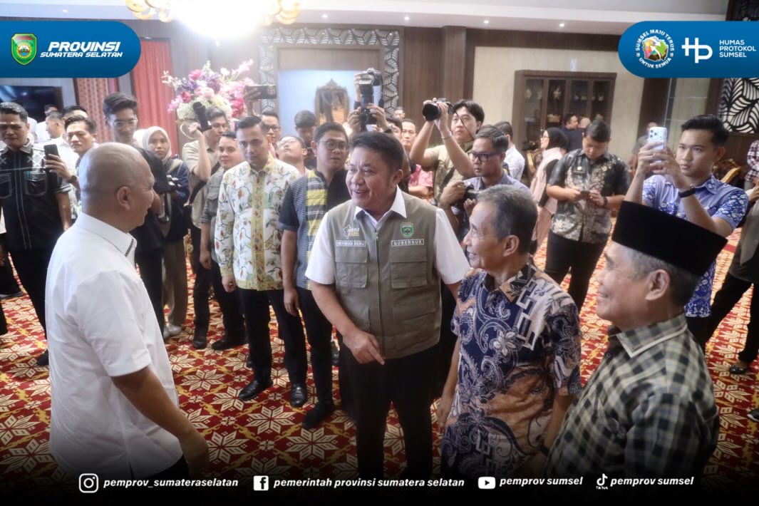 Palembang - Gubernur Sumatera Selatan H. Herman Deru menyambut kedatangan Jaksa Agung Muda Intelijen Kejaksaan Agung RI Bapak Prof. Dr. Reda Manthovani, S.H., LL.M di VVIP Room Bandara Sultan Mahmud Badaruddin II Palembang. Jumat (26/06/2026).