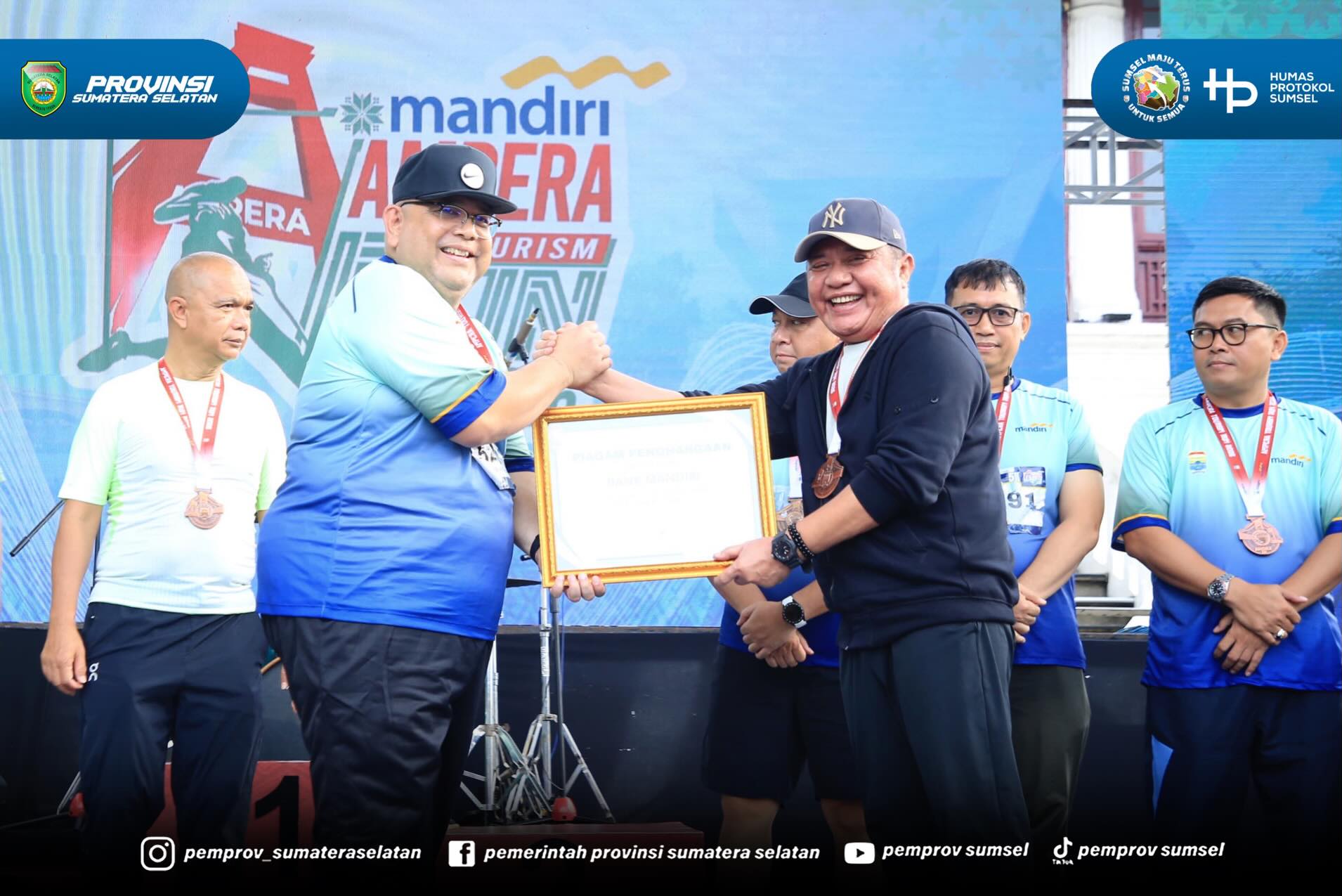 PALEMBANG – Gubernur Sumatera Selatan (Sumsel), Dr. H. Herman Deru, mengapresiasi penyelenggaraan Mandiri Ampera Tourism Run 2026 yang digelar di halaman Museum Sultan Mahmud Badaruddin II, Minggu (28/6/2026).