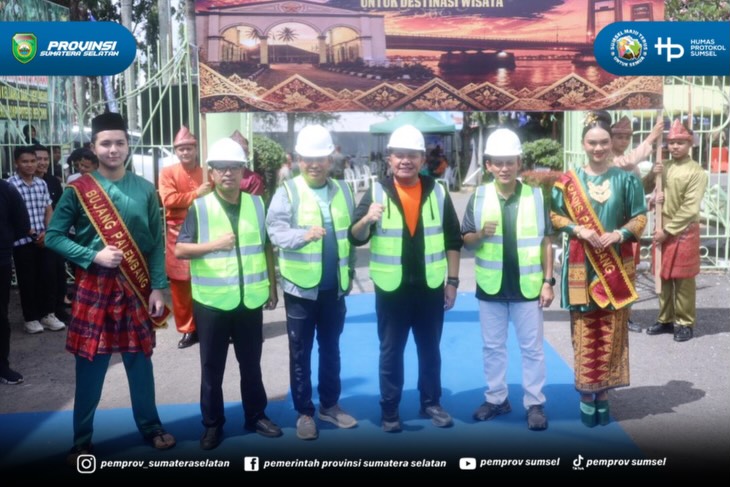 Palembang – Gubernur Sumatera Selatan (Sumsel) Dr. H. Herman Deru mengapresiasi langkah Kodam II/Sriwijaya yang melakukan penataan dan revitalisasi Benteng Kuto Besak (BKB) sebagai destinasi wisata sejarah baru di Kota Palembang.