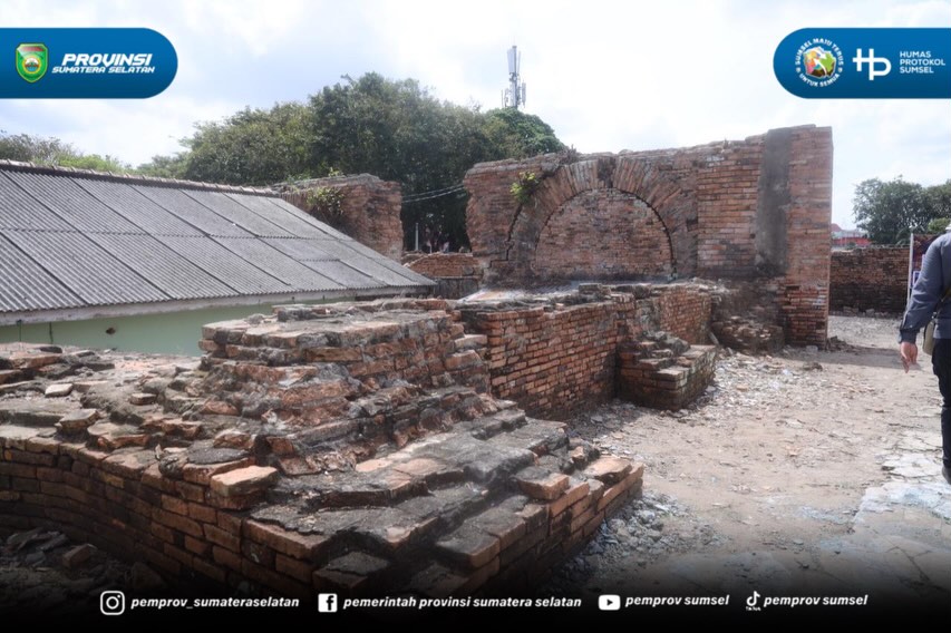 Palembang – Gubernur Sumatera Selatan (Sumsel) Dr. H. Herman Deru mengapresiasi langkah Kodam II/Sriwijaya yang melakukan penataan dan revitalisasi Benteng Kuto Besak (BKB) sebagai destinasi wisata sejarah baru di Kota Palembang.
