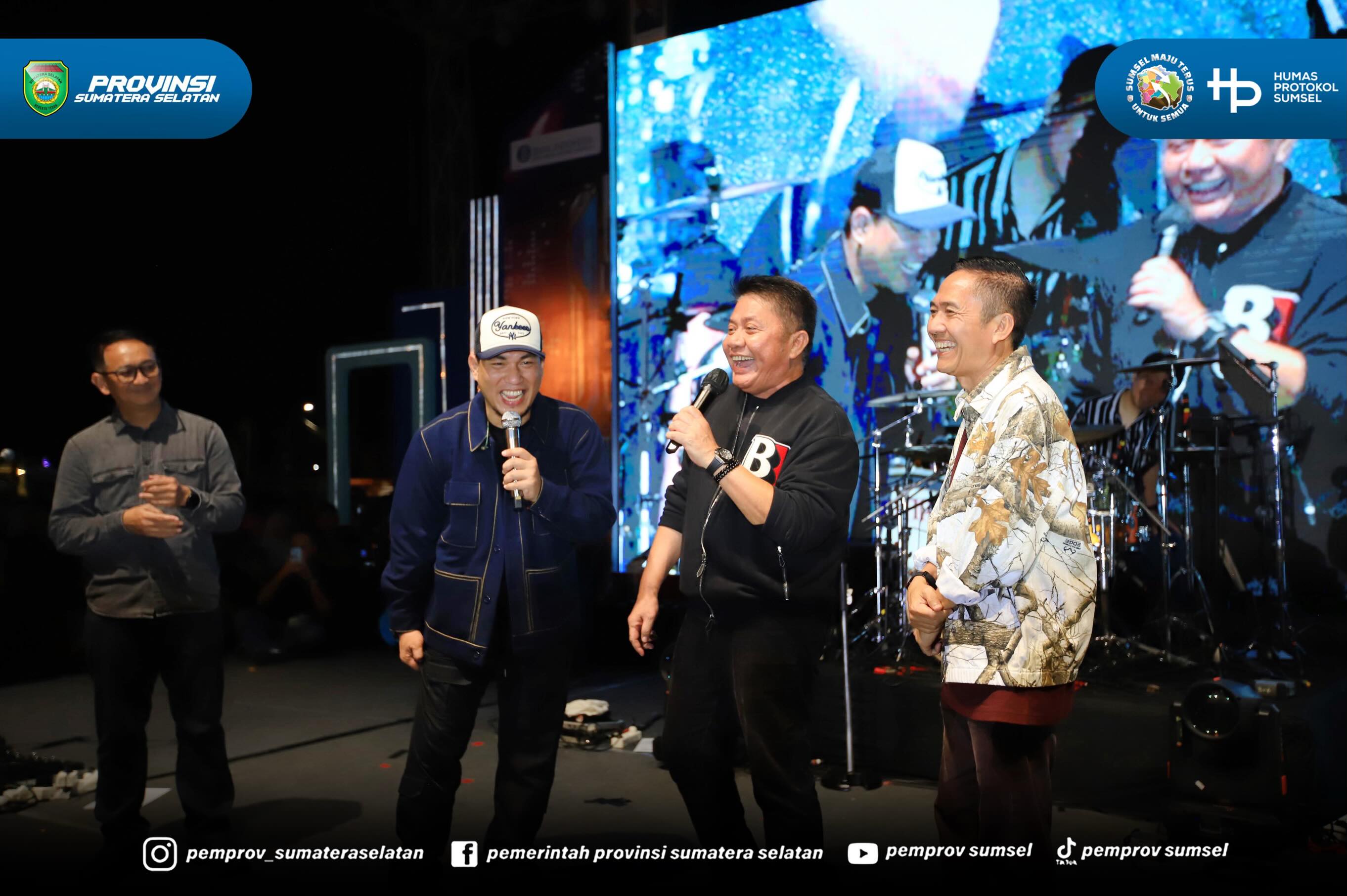 PALEMBANG – Gubernur Sumatera Selatan (Sumsel) Dr. H. Herman Deru menghadiri sekaligus menutup rangkaian kegiatan Closing Ceremony Gemilang Raya X Digital Kito Galo (DKG) 7th yang diselenggarakan Bank Indonesia Provinsi Sumsel di Plaza Benteng Kut...