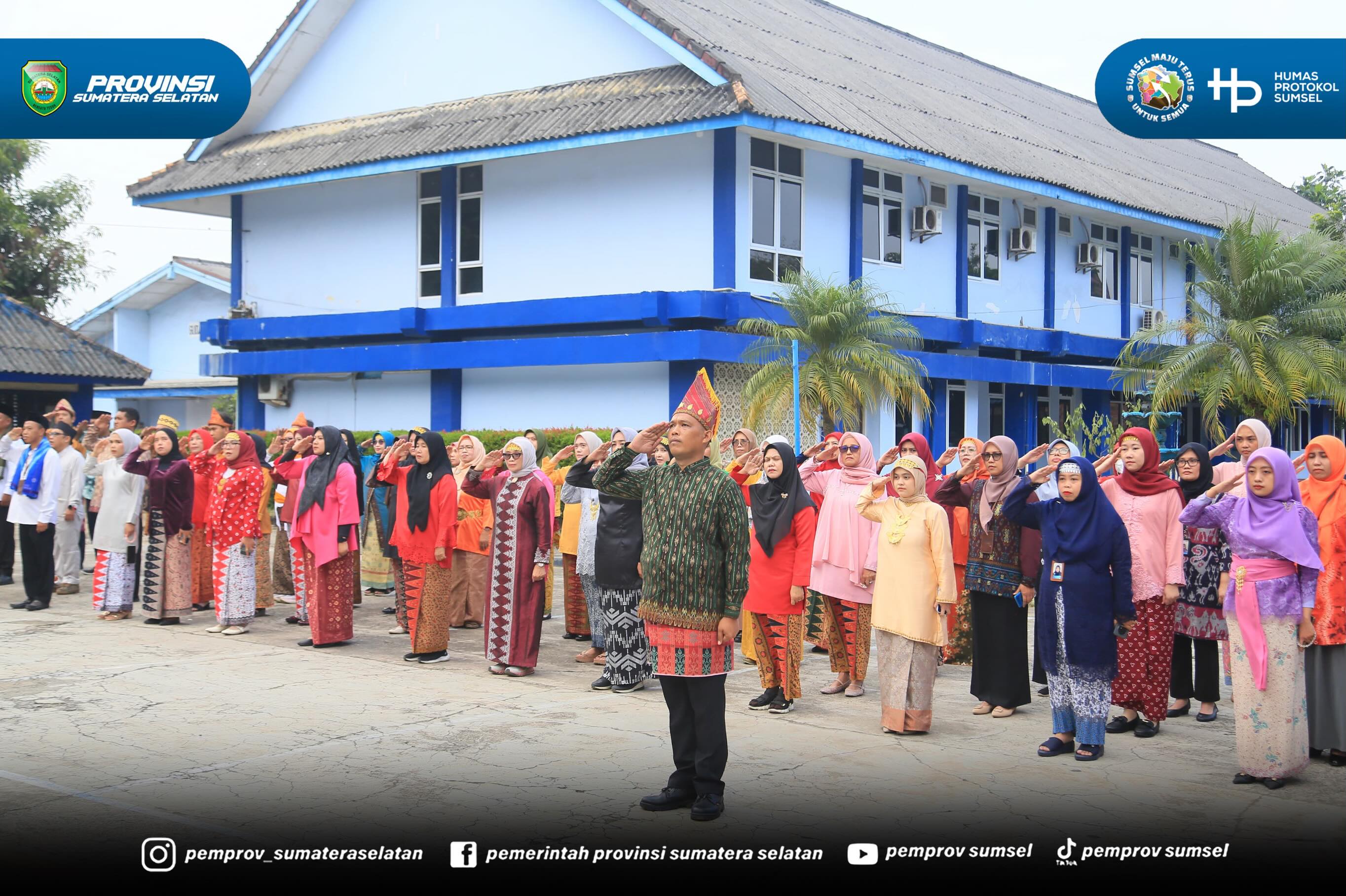PALEMBANG – Ketua Tim Penggerak (TP) PKK Provinsi Sumatera Selatan (Sumsel), Hj. Febrita Lustia HD, menghadiri Upacara Peringatan Hari Keluarga Nasional (Harganas) ke-32 Tahun 2026 yang digelar di halaman Kantor BKKBN Provinsi Sumsel, Senin (29/6/...