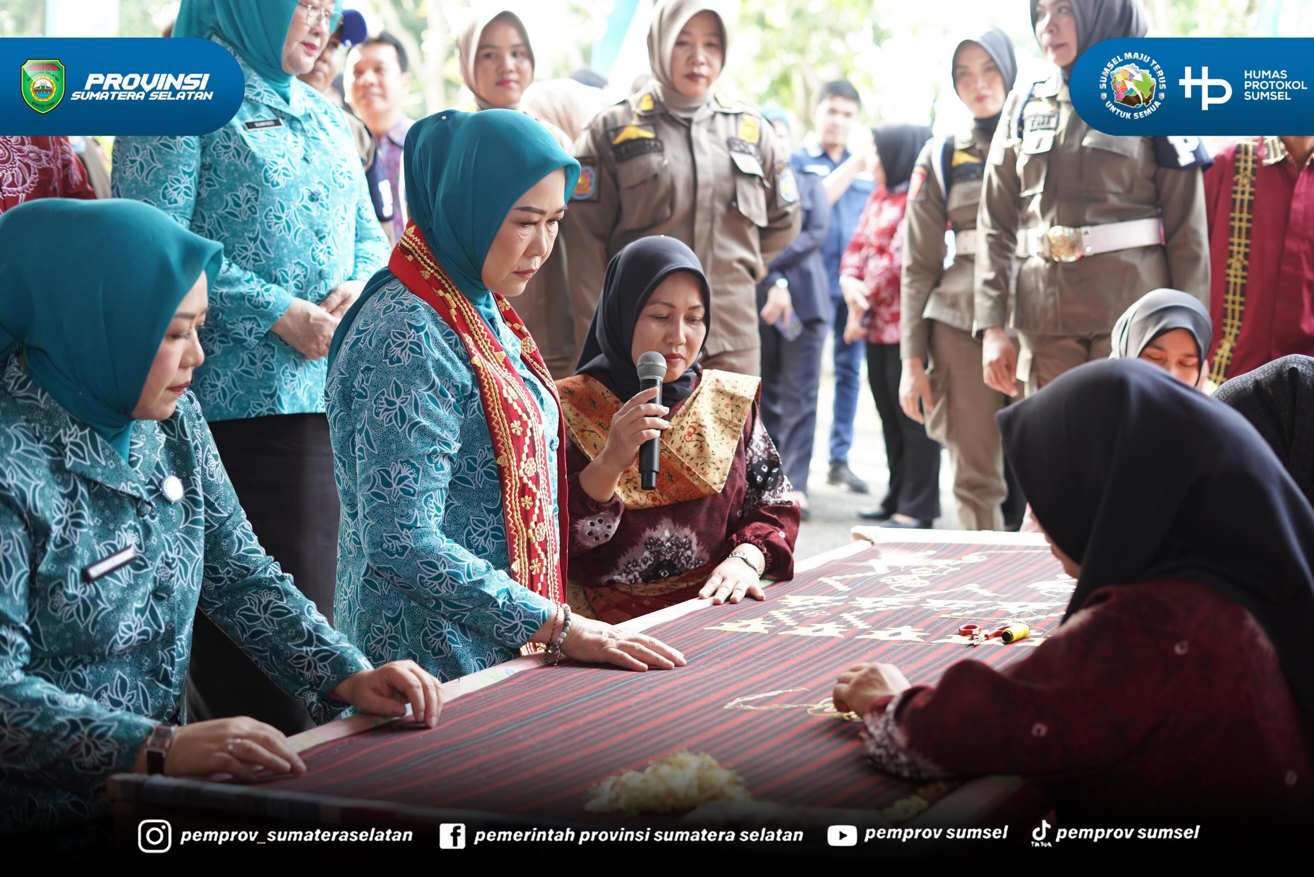 Ketua TP PKK Sumsel Feby Deru meninjau kantor Sekretariat Dekranasda OKU Selatan, Selasa (30/06/26).