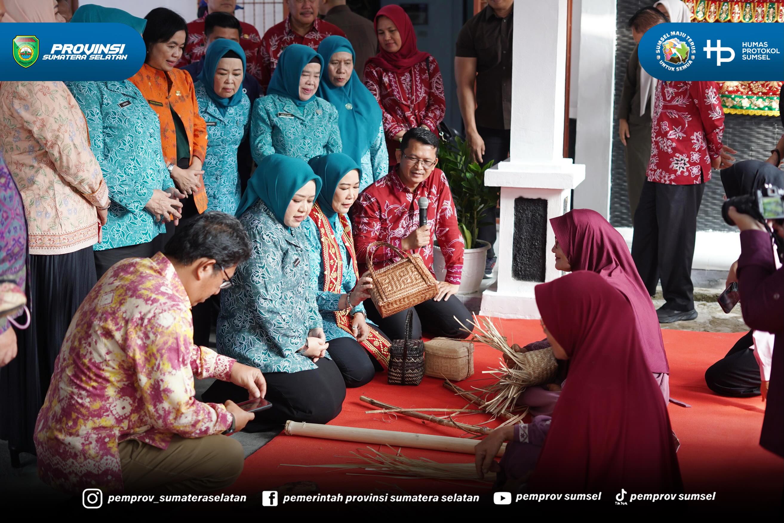 Ketua TP PKK Sumsel Feby Deru meninjau kantor Sekretariat Dekranasda OKU Selatan, Selasa (30/06/26).