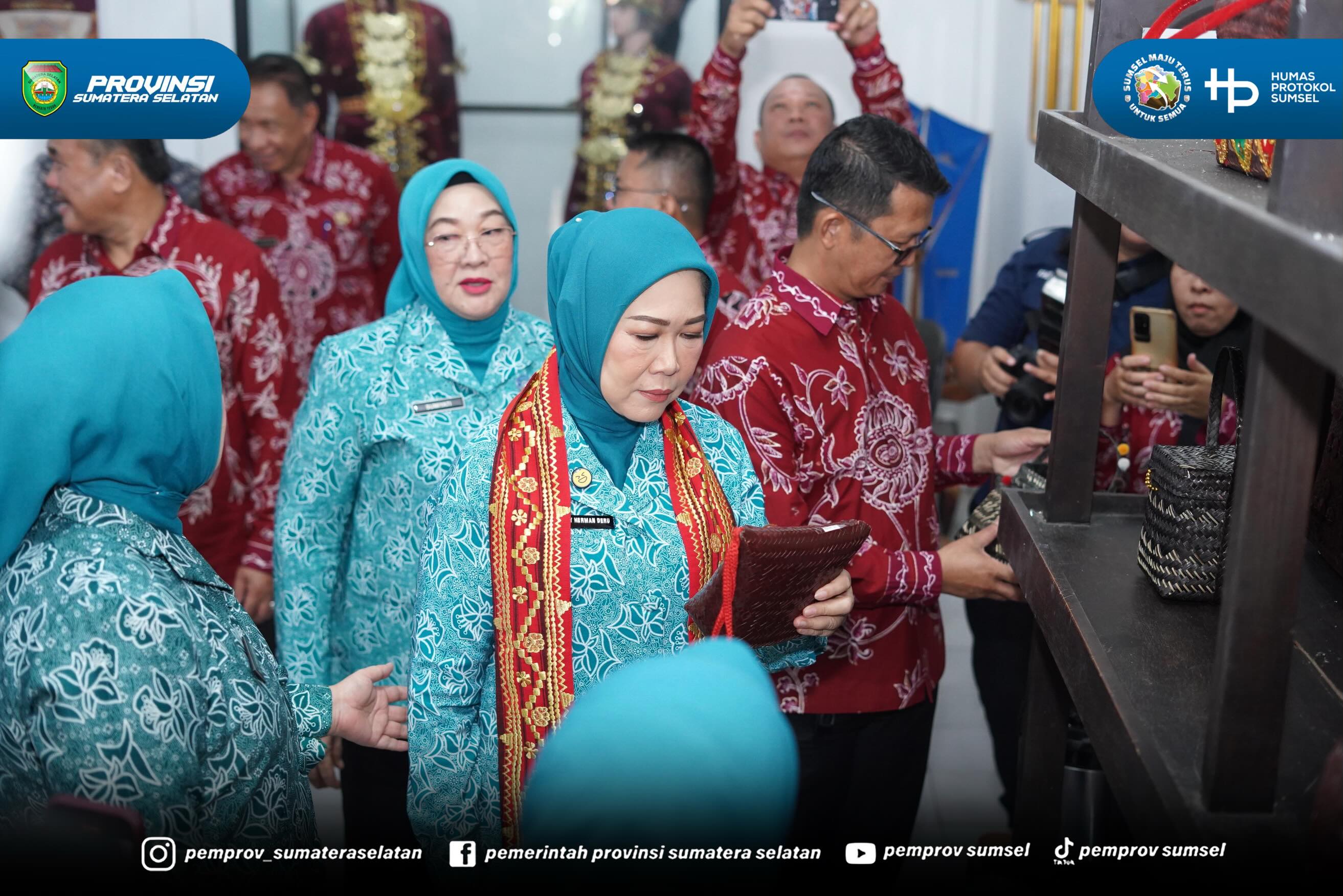 Ketua TP PKK Sumsel Feby Deru meninjau kantor Sekretariat Dekranasda OKU Selatan, Selasa (30/06/26).