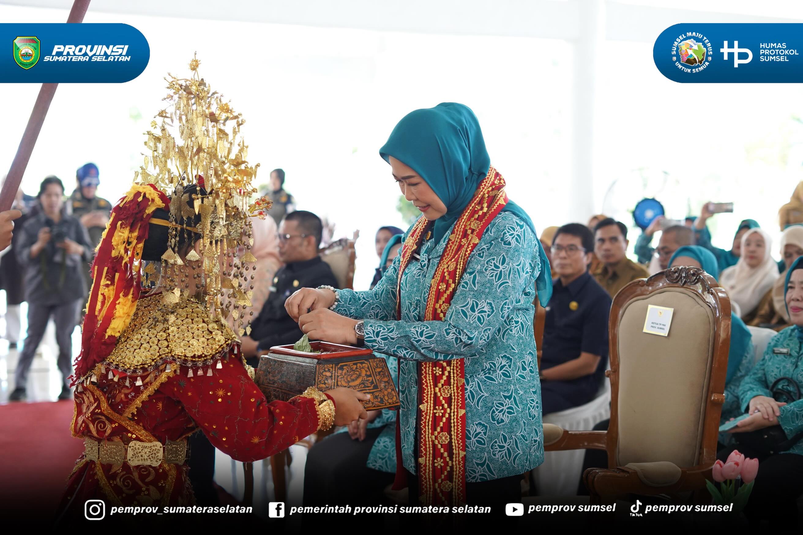 Muara Dua, OKU Selatan - Kunjungan kerja Ketua TP PKK Sumsel Feby Deru ke Kabupaten OKU Selatan, Selasa (30/06/26), menjadi suntikan semangat bagi kader PKK di tingkat kelurahan hingga kecamatan.