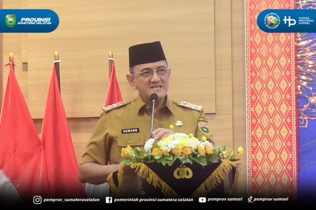 PALEMBANG – Sekretaris Daerah (Sekda) Provinsi Sumatera Selatan, Dr. Drs. H. Edward Candra, M.H., menghadiri Doa Bersama Lintas Agama dalam rangka memperingati Hari Bhayangkara ke-80 yang diselenggarakan Polda Sumsel di Gedung Presisi Mapolda Sums...