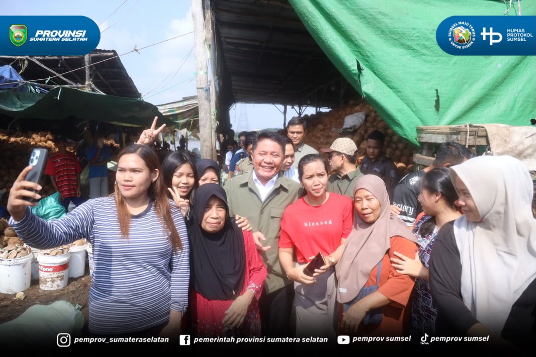 Palembang – Gubernur Sumatera Selatan (Sumsel) H. Herman Deru meninjau Eksplorasi Sultan Muda Sumsel bertempat di Dermaga Kelapa Musi II Palembang, Selasa (30/6/2026). Kunjungan ini untuk melihat aktivitas hilirisasi dan ekspor kelapa yang dikelol...