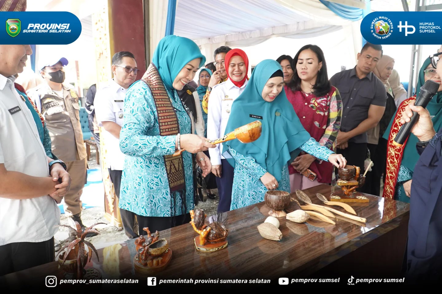 Ketua TP PKK Sumsel Feby Deru meninjau Kelompok Wanita “Maju Kreativitas Tanpa Batas” Desa Mojosari, kabupaten OKU Timur, Rabu (01/07/26).