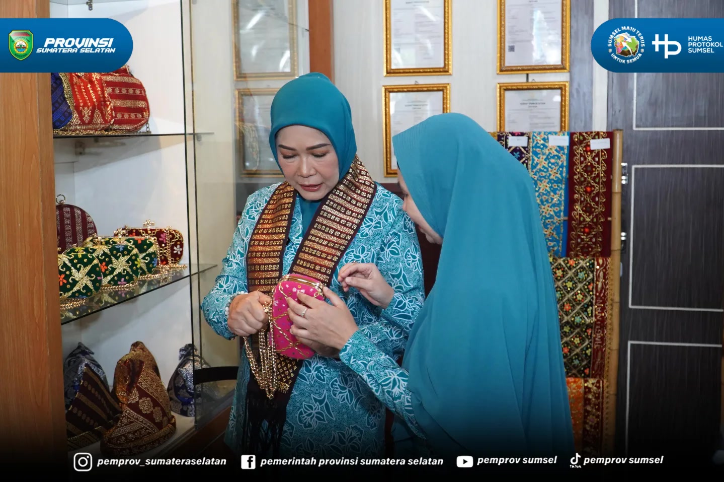 Ketua TP PKK Sumsel Feby Deru meninjau Kelompok Wanita “Maju Kreativitas Tanpa Batas” Desa Mojosari, kabupaten OKU Timur, Rabu (01/07/26).